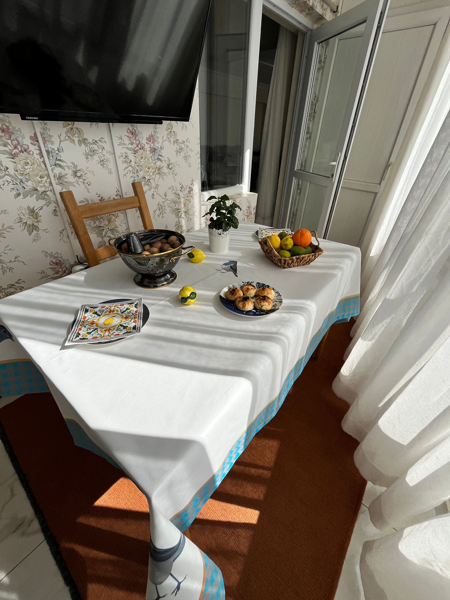 PİP STUDIO KAZAYAĞI MAVİ KUŞLU MASA ÖRTÜSÜ 