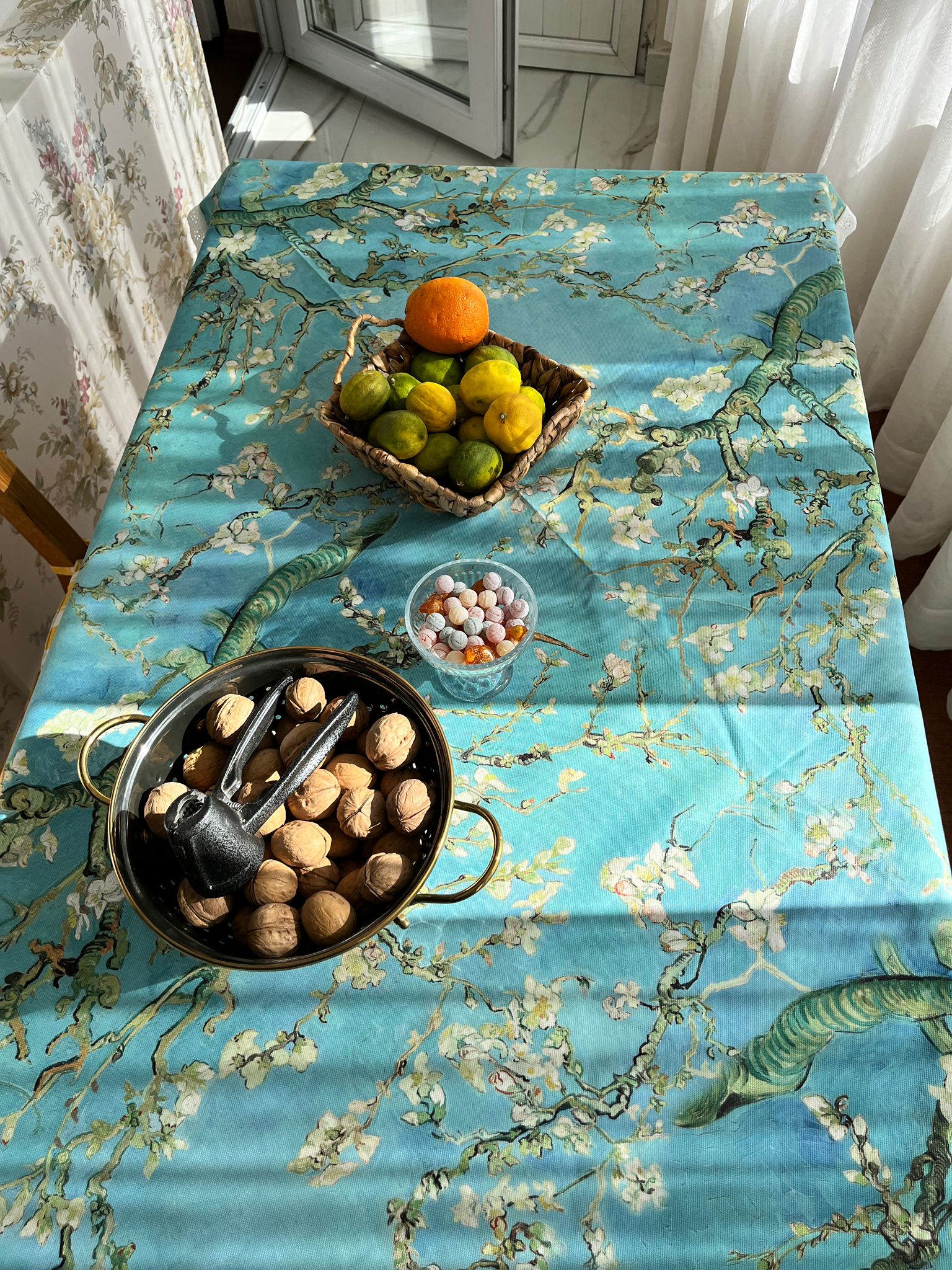 Van Gogh Japon Çiçekleri Masa Örtüsü