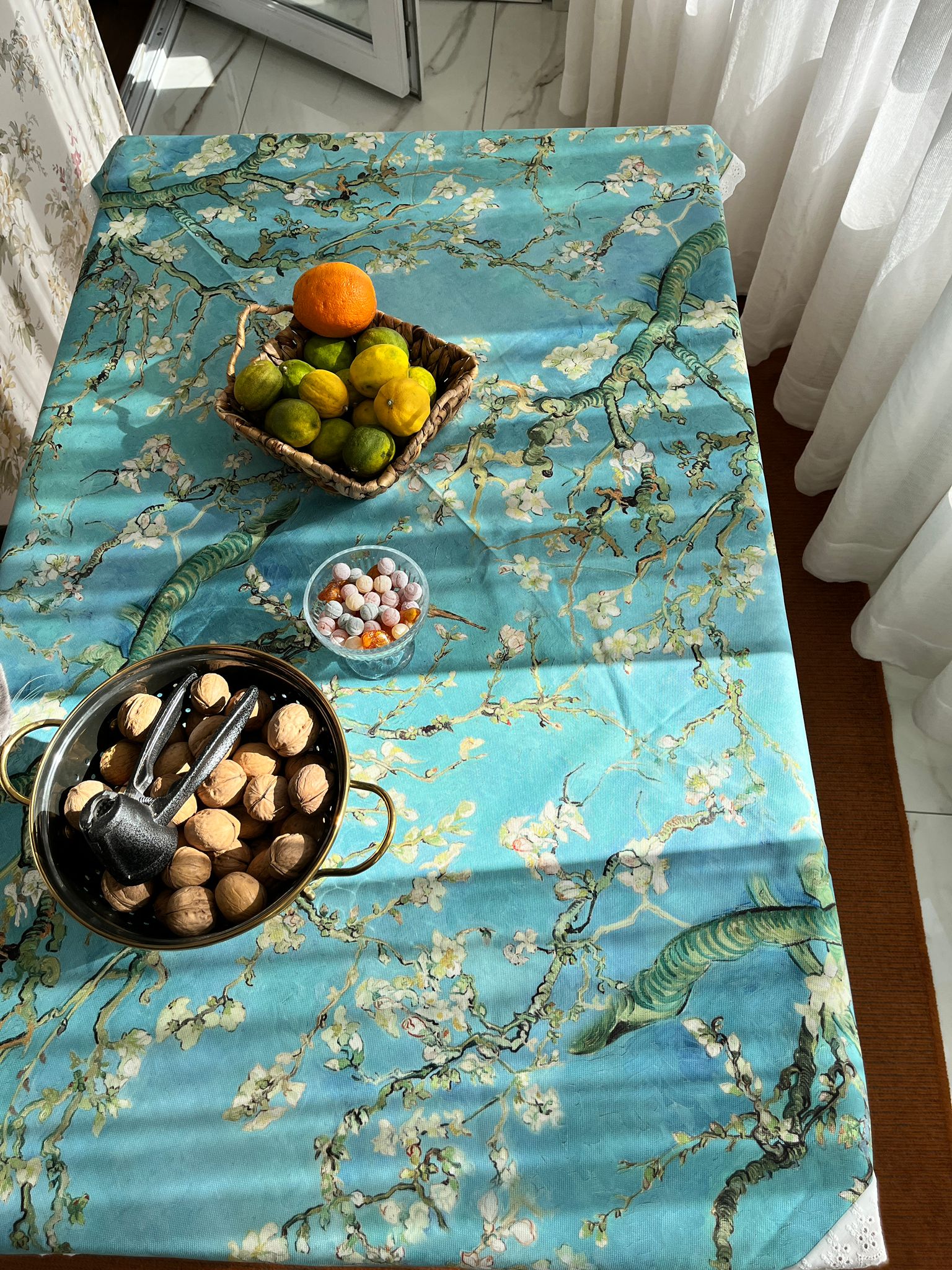 Van Gogh Japon Çiçekleri Masa Örtüsü