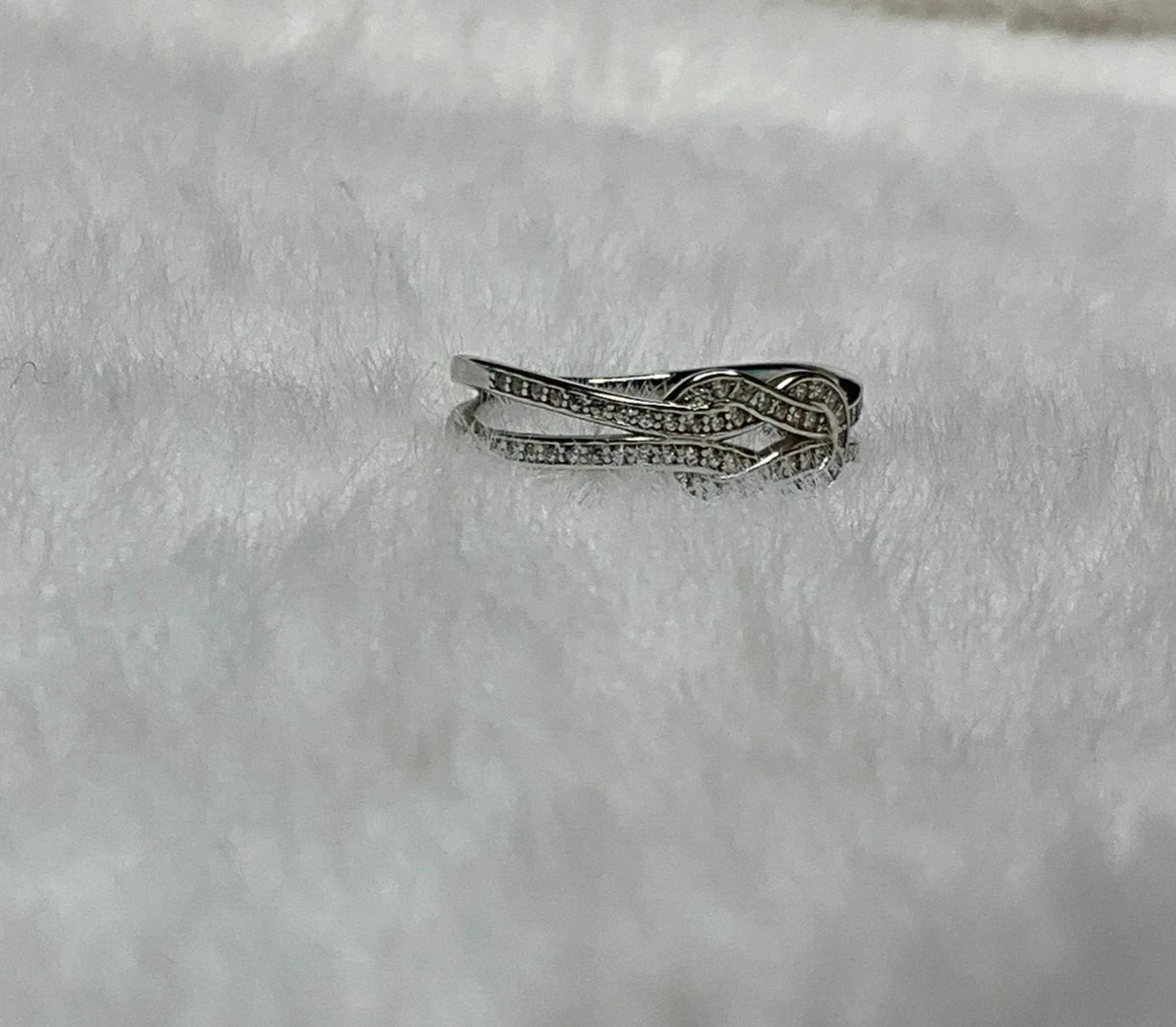 925 Ayar Gümüş Taşlı Düğüm Yüzük – Zarif ve Şık Kadın Takı