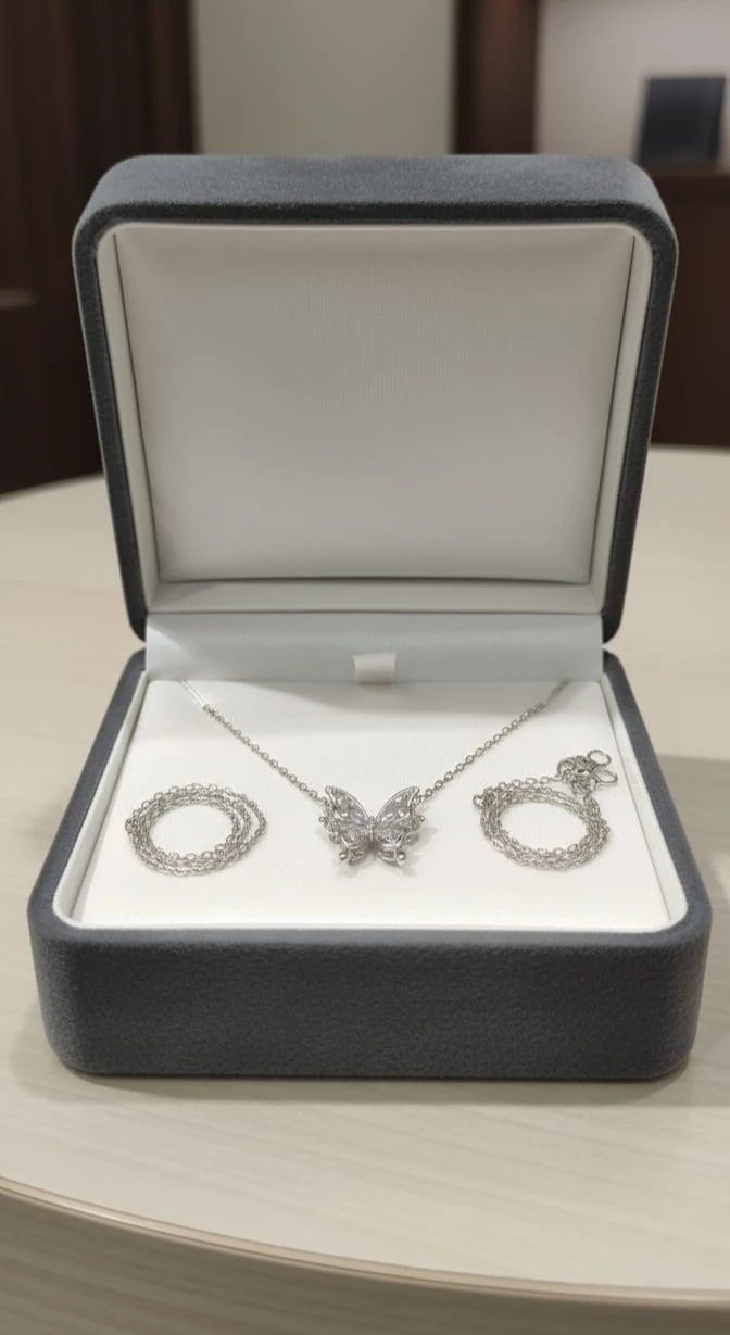 925 Ayar Gümüş Kelebek Model Zirkon Taşlı Kolye – Zarif ve Işıltılı Kadın Takı