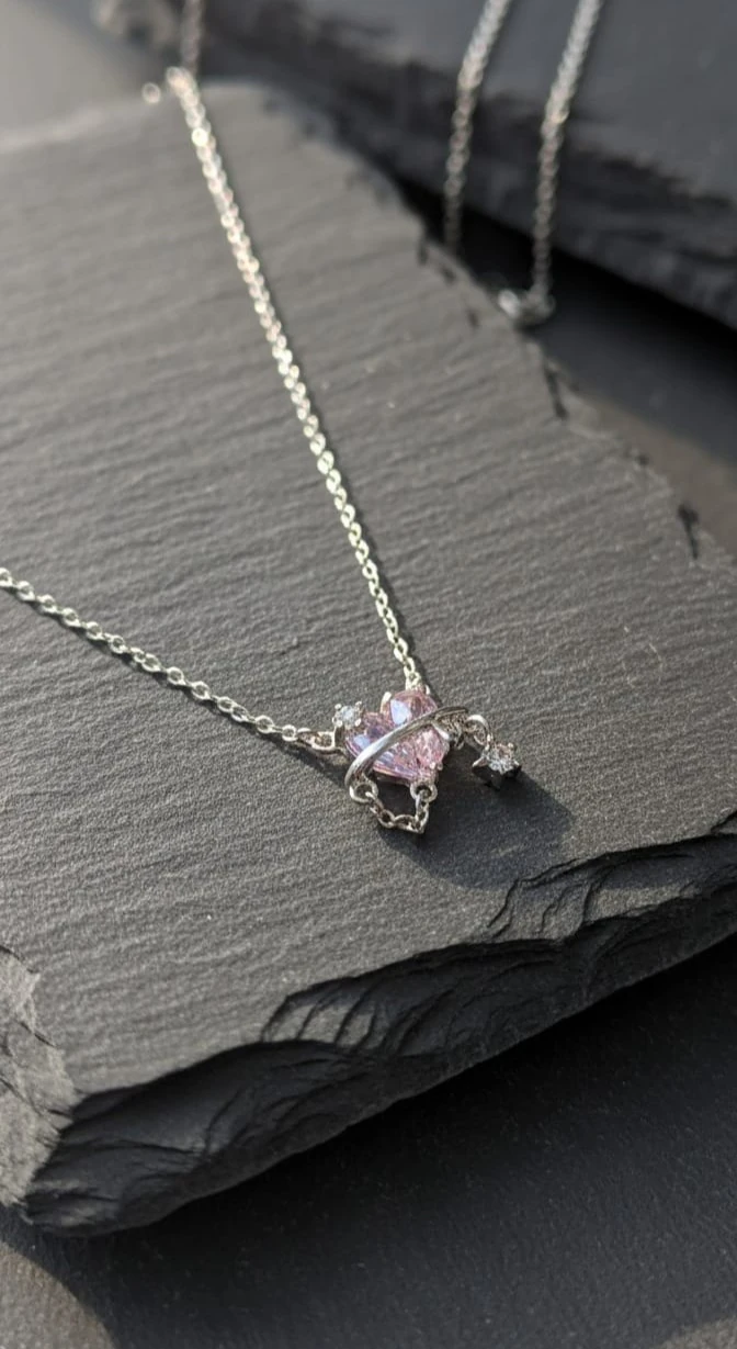 925 Ayar Gümüş Kalpli Model Çift Yıldızlı Zirkon Taşlı Kolye – Şık ve Parlak Kadın Takı