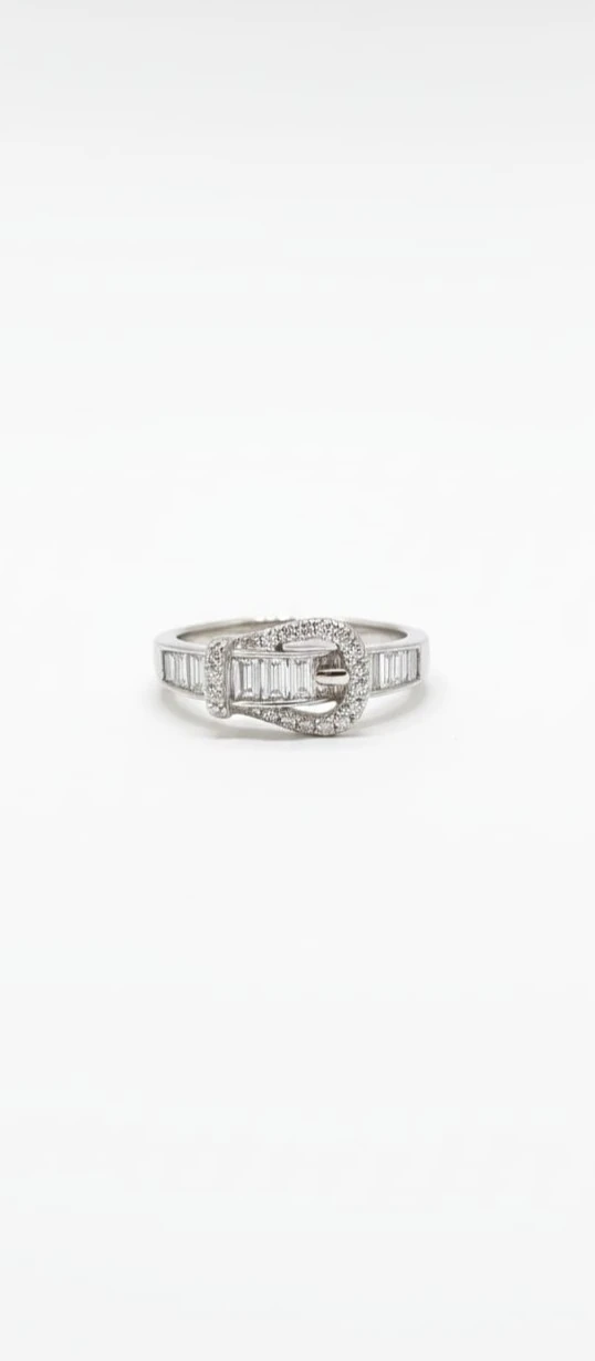 925 Ayar Gümüş Kemerli (Buckle) Zirkon Taşlı Yüzük – Şık ve Modern Kadın Takı