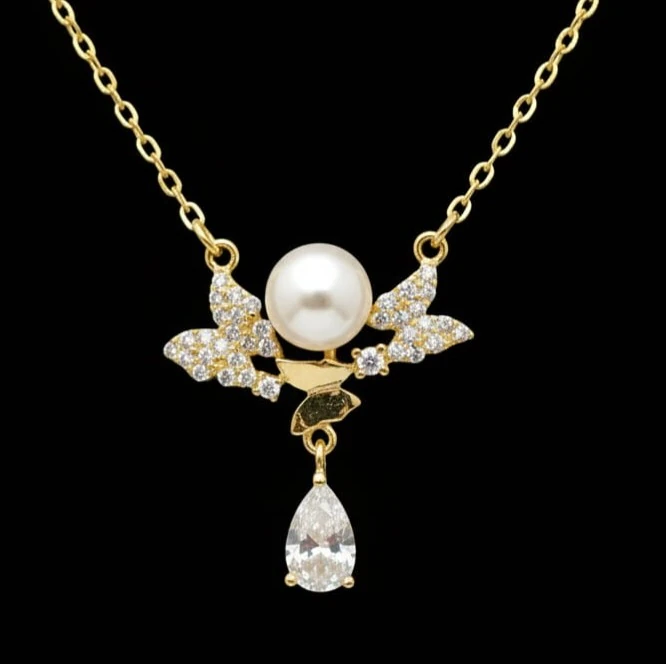 Melek Figürlü İnci Kolye – Zarif ve Şık Kadın Takı Modeli