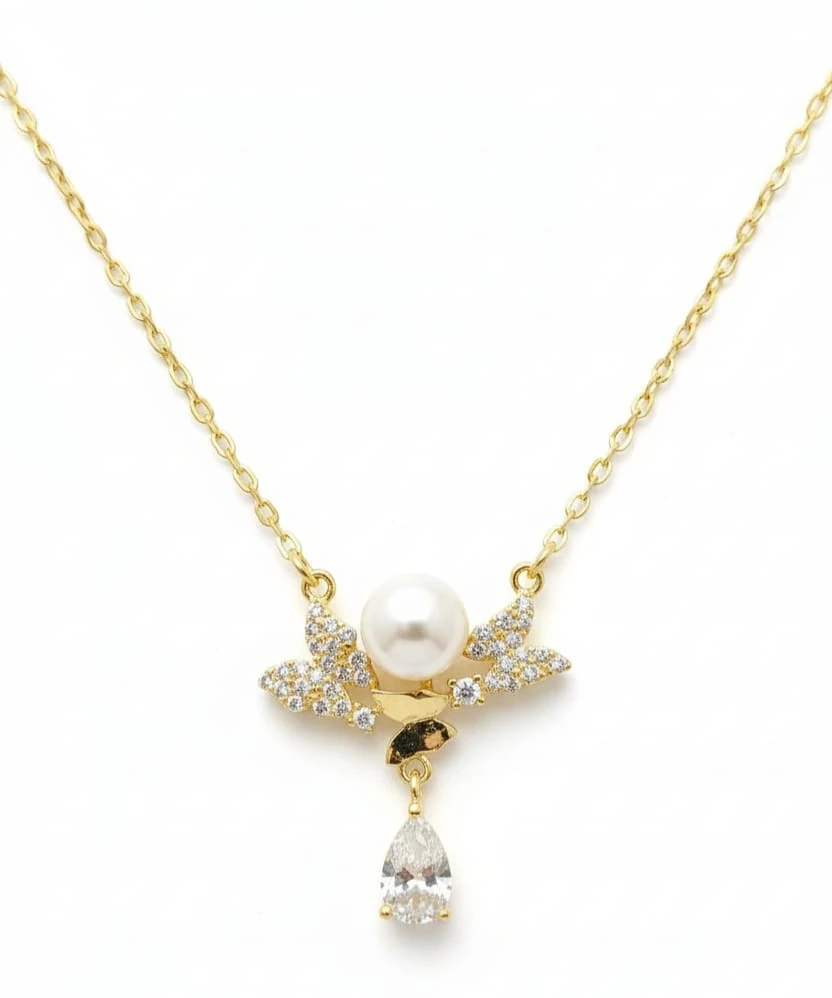 Melek Figürlü İnci Kolye – Zarif ve Şık Kadın Takı Modeli