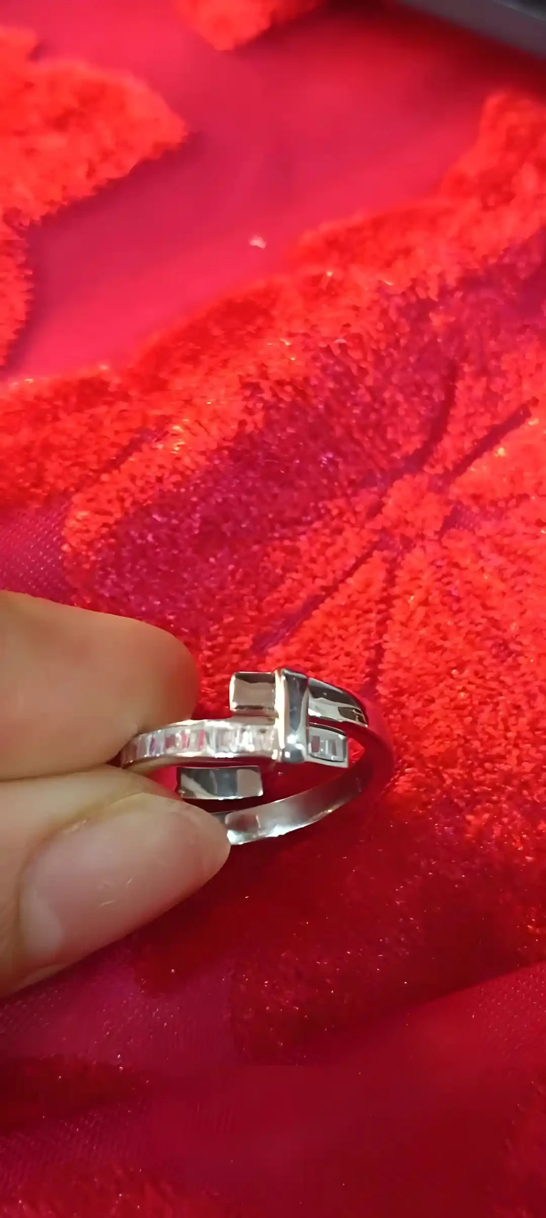 925 Ayar Gümüş T-Bar Çapraz Baget Taşlı İki Sıralı Sarmaş Yüzük – Zarif ve Şık Kadın Takı