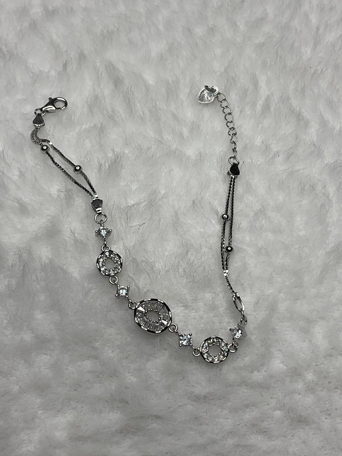 925 Ayar Gümüş Zirkon Taşlı Baget Bileklik – Zarif ve Şık Kadın Takı