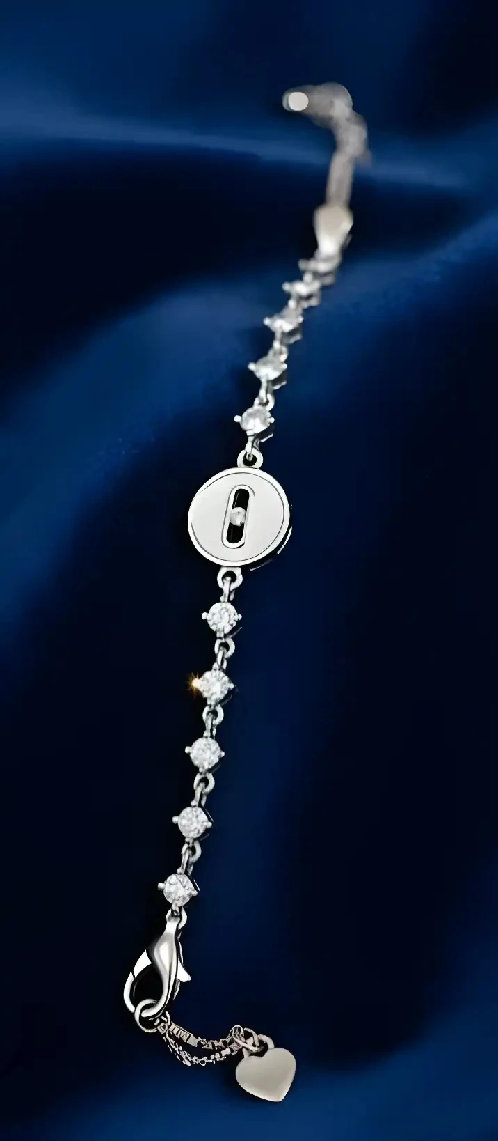 925 Ayar Gümüş Charm Tasarım Bileklik – Modern ve Şık Kadın Takı Modeli