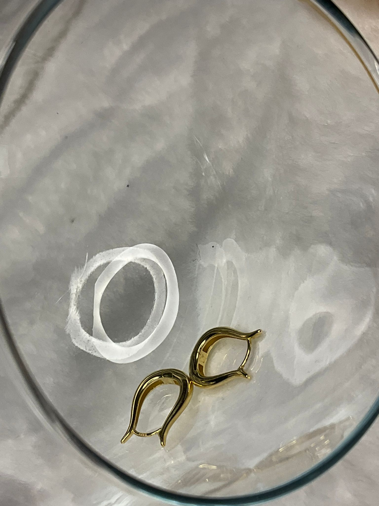 HUGGİE KİLİTLİ HALKA KÜPE