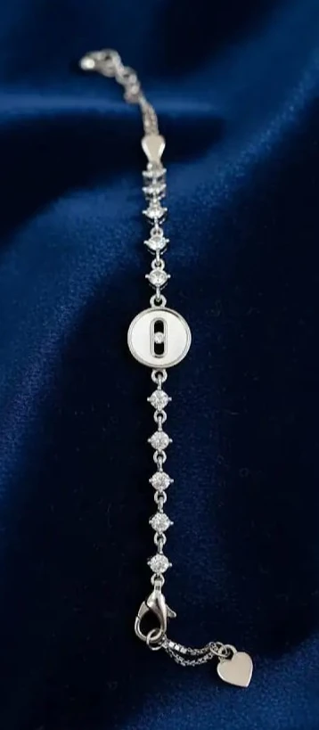 925 Ayar Gümüş Charm Tasarım Bileklik – Modern ve Şık Kadın Takı Modeli