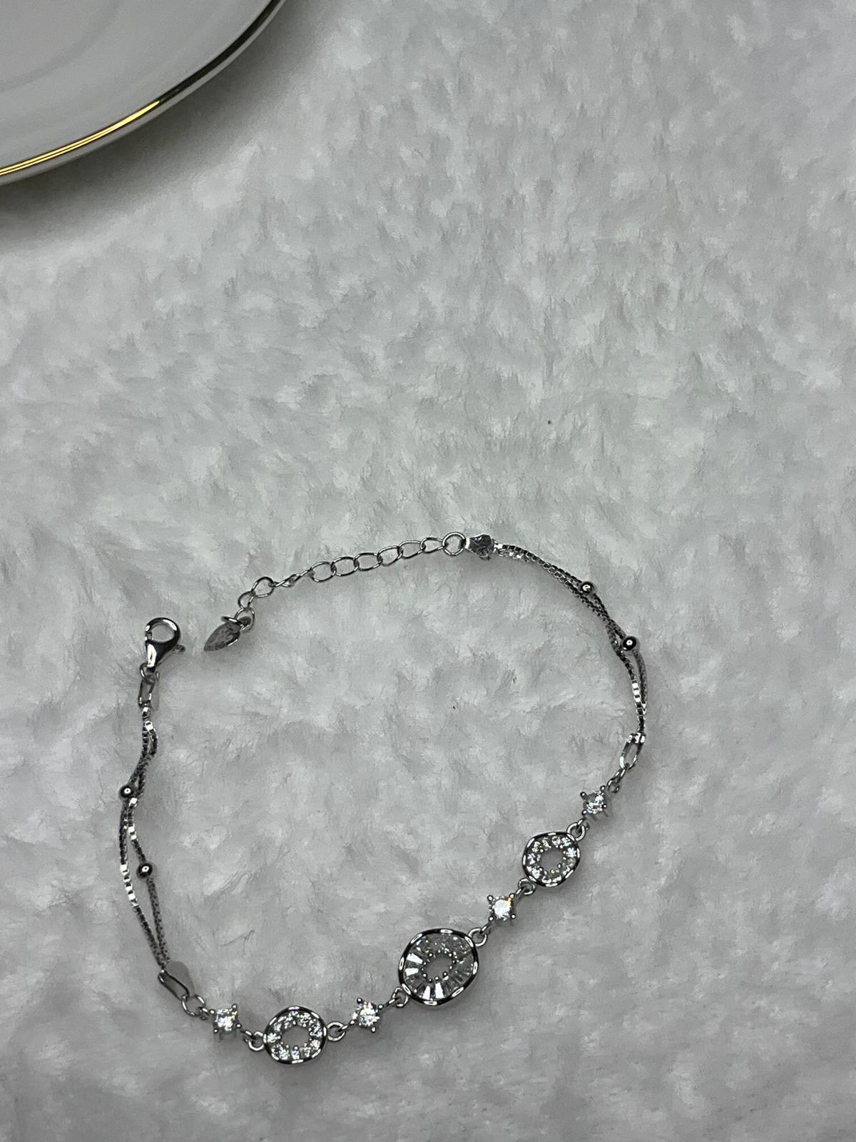 925 Ayar Gümüş Zirkon Taşlı Baget Bileklik – Zarif ve Şık Kadın Takı