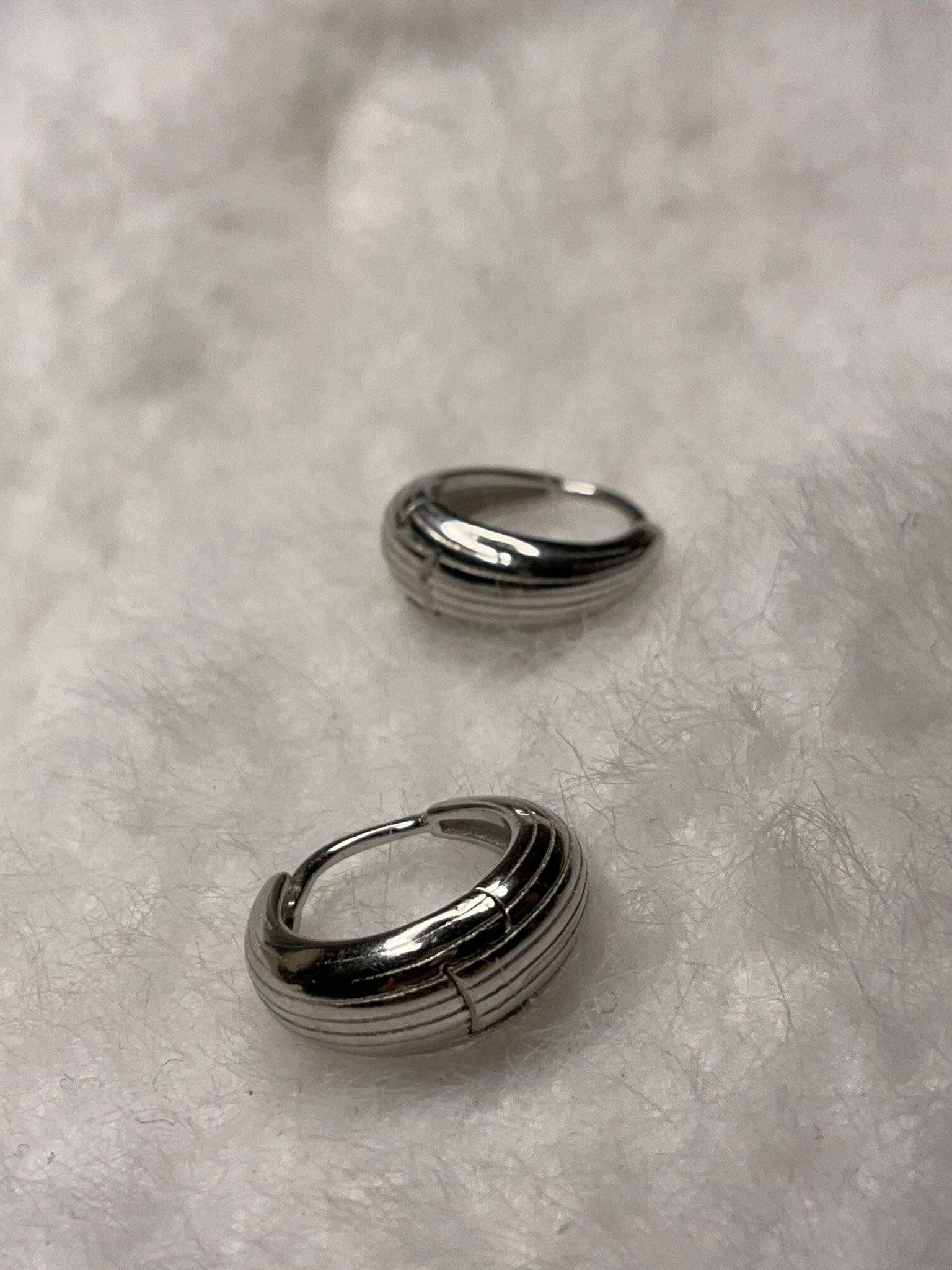 YİVLİ RİDGED ÇİZGİLİ HALKA  GÜMÜŞ KÜPE