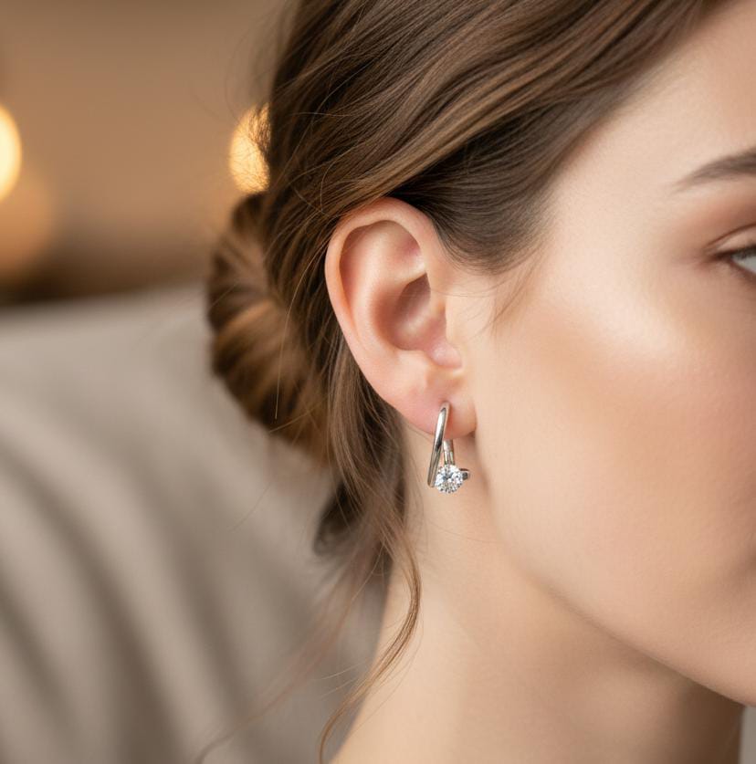 X MODEL TEK TAŞLI ZARİF TASARIM GÜMÜŞ KÜPE