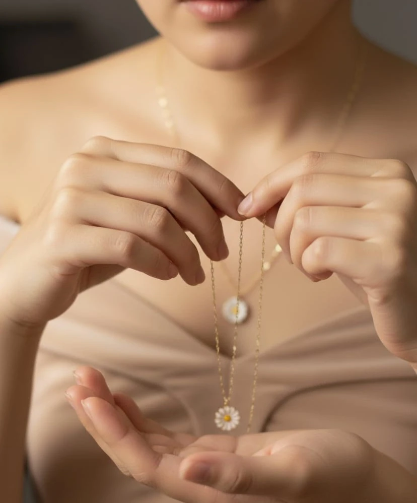 Gümüş Papatya Kolye – 14K Altın Kaplama Zarif Kadın Takı Modeli