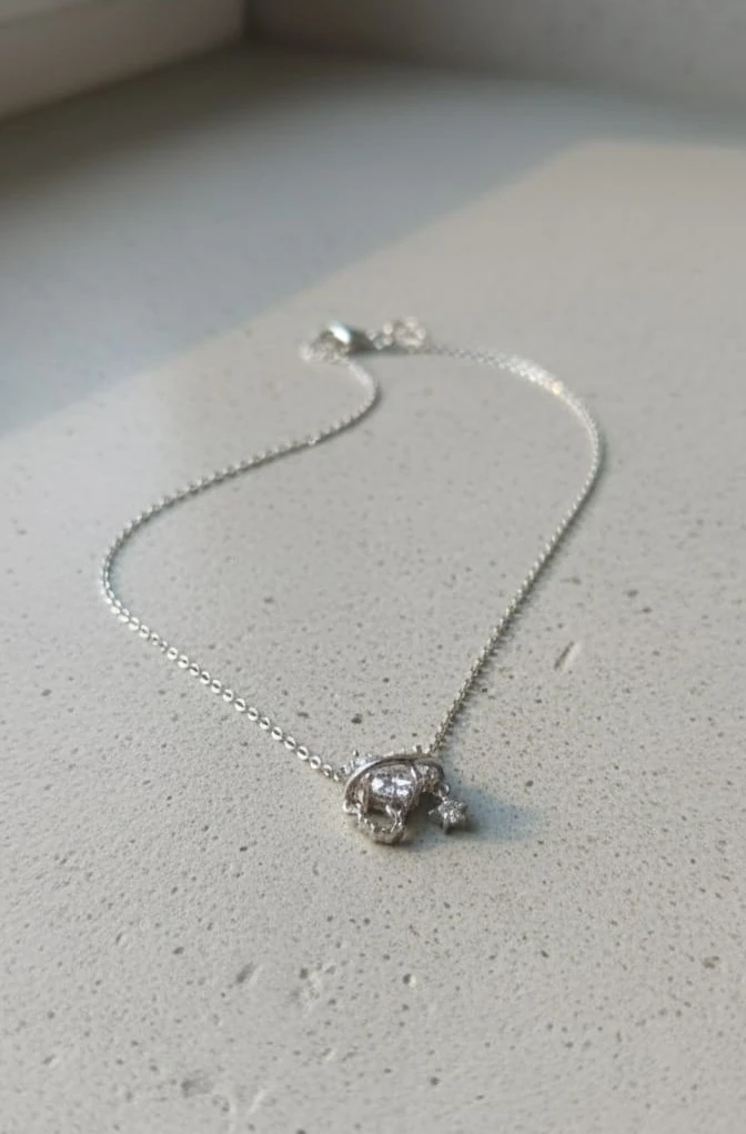 925 Ayar Gümüş Kalpli Model Çift Yıldızlı Zirkon Taşlı Kolye – Şık ve Parlak Kadın Takı