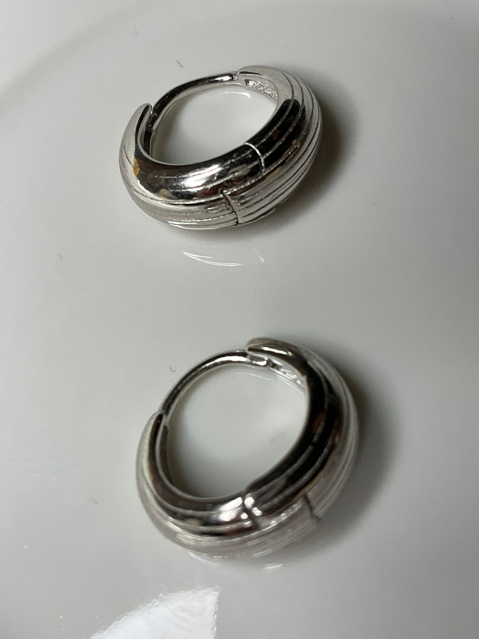 YİVLİ RİDGED ÇİZGİLİ HALKA  GÜMÜŞ KÜPE