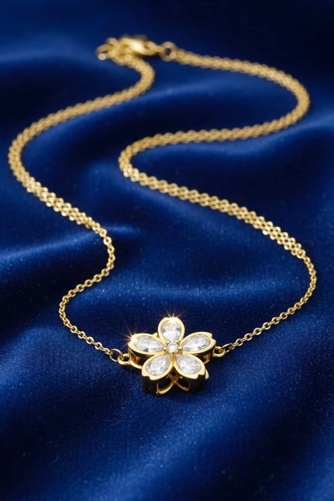 925 Ayar Gümüş Beş Yapraklı Çiçek Model Kolye – Şık ve Zarif Kadın Takı