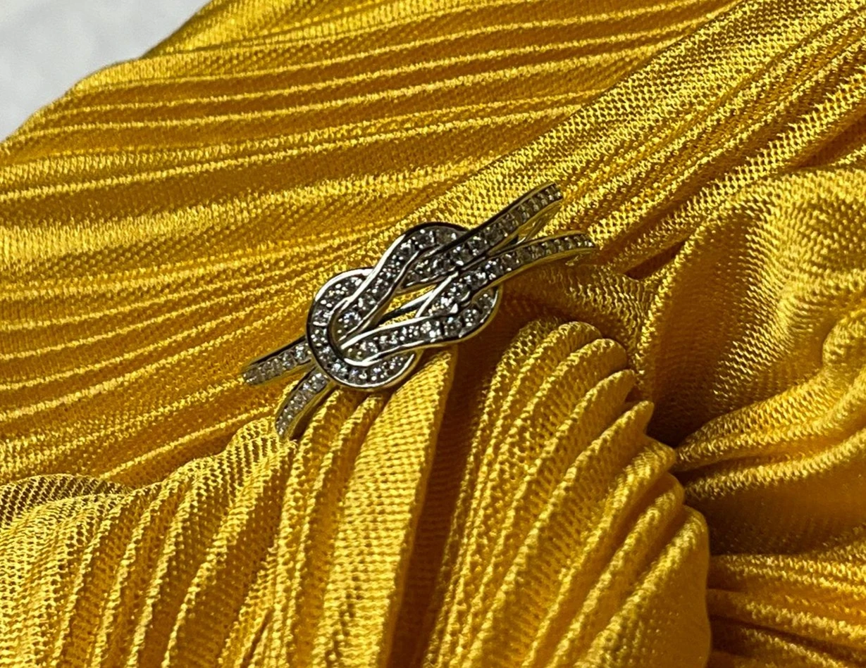 925 Ayar Gümüş Taşlı Düğüm Yüzük – Zarif ve Şık Kadın Takı