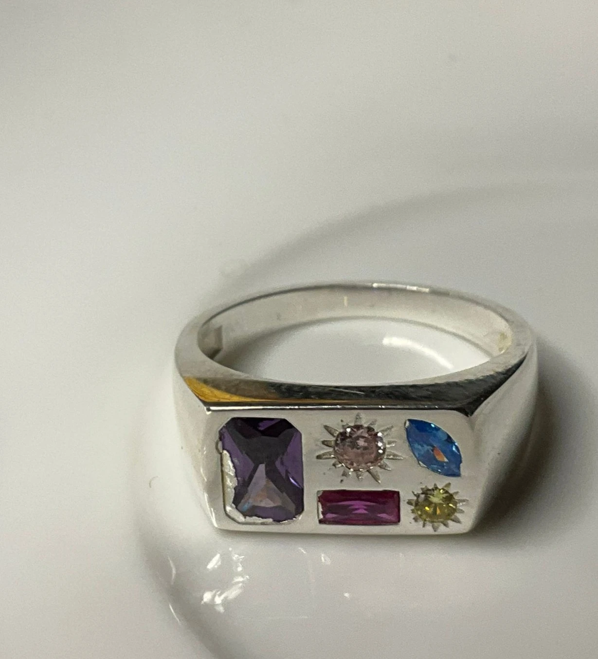 Gümüş Signet Ring Model Yüzük – Şık ve Modern Kadın Takı