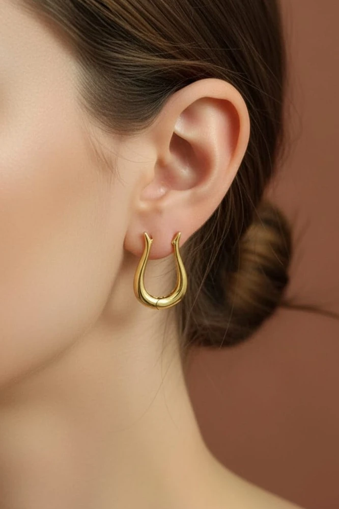 HUGGİE KİLİTLİ HALKA KÜPE