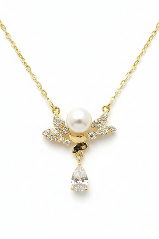 Melek Figürlü İnci Kolye – Zarif ve Şık Kadın Takı Modeli