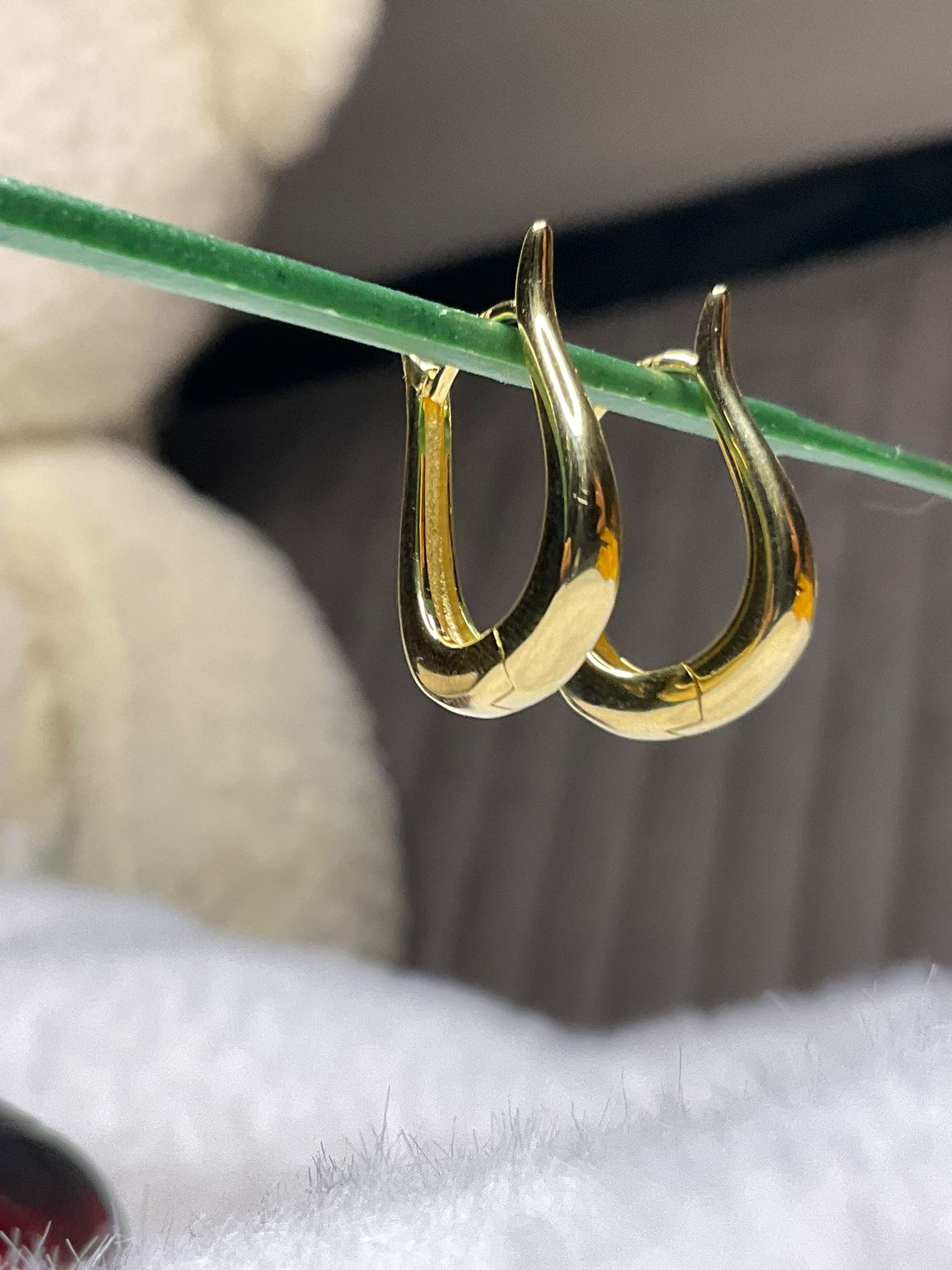 HUGGİE KİLİTLİ HALKA KÜPE