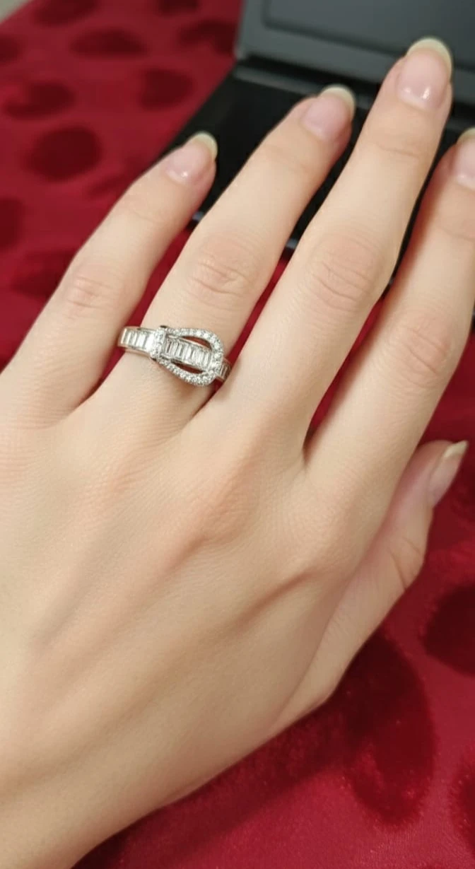 925 Ayar Gümüş Kemerli (Buckle) Zirkon Taşlı Yüzük – Şık ve Modern Kadın Takı