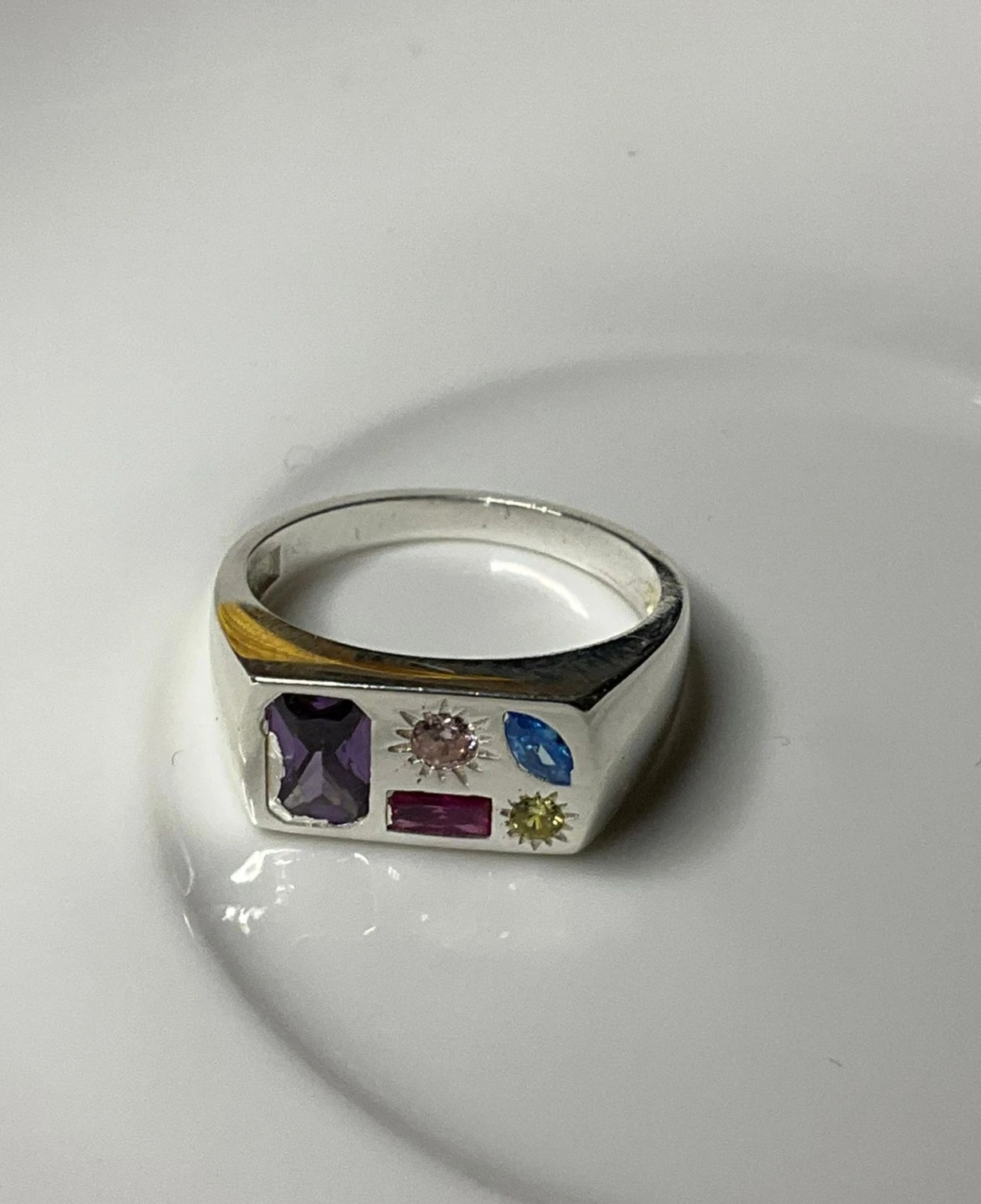 Gümüş Signet Ring Model Yüzük – Şık ve Modern Kadın Takı