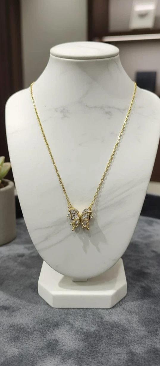 925 Ayar Gümüş Kelebek Model Zirkon Taşlı Kolye – Zarif ve Işıltılı Kadın Takı