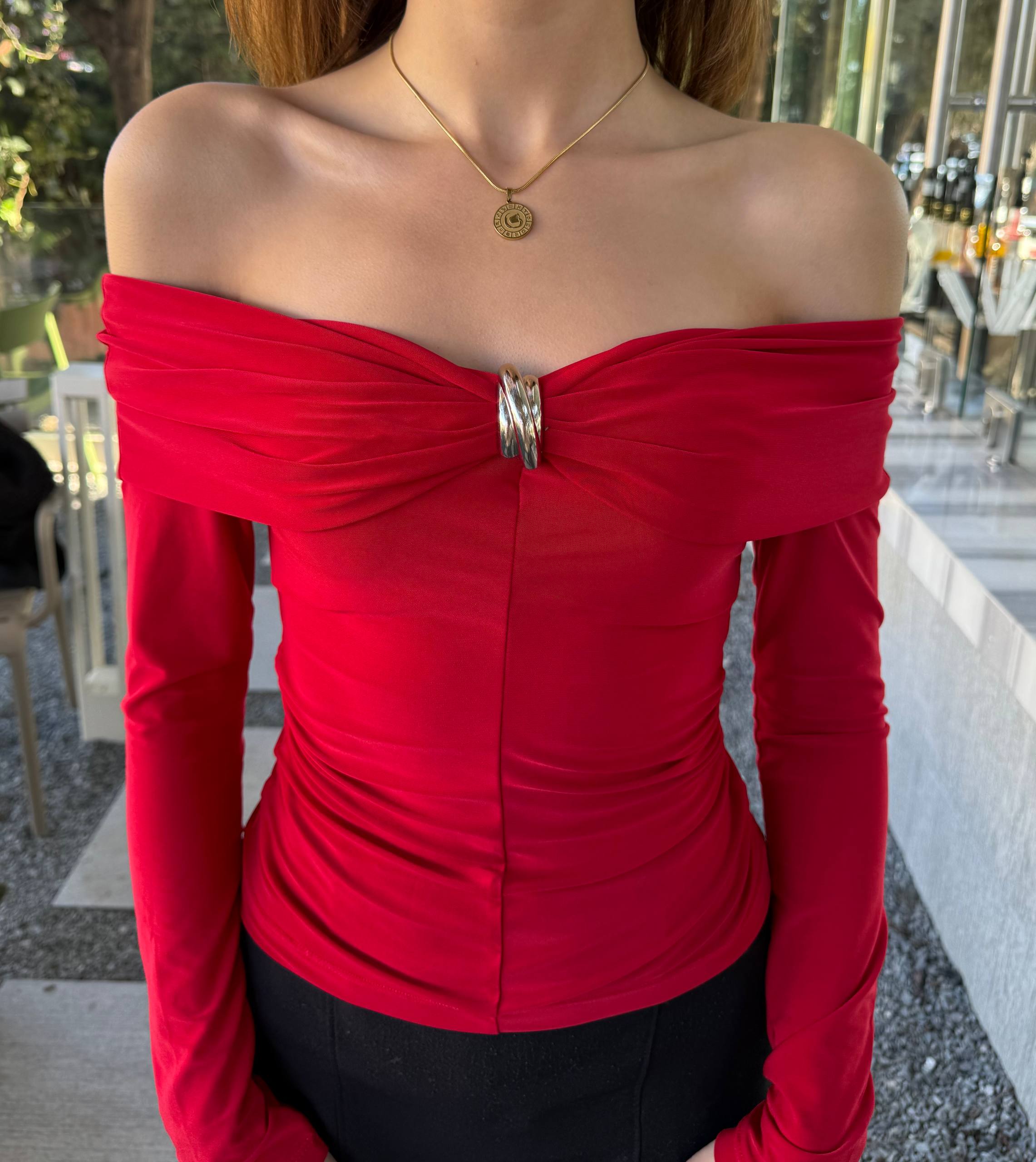 Sendy Madonna Göğüs Tokalı Bluz