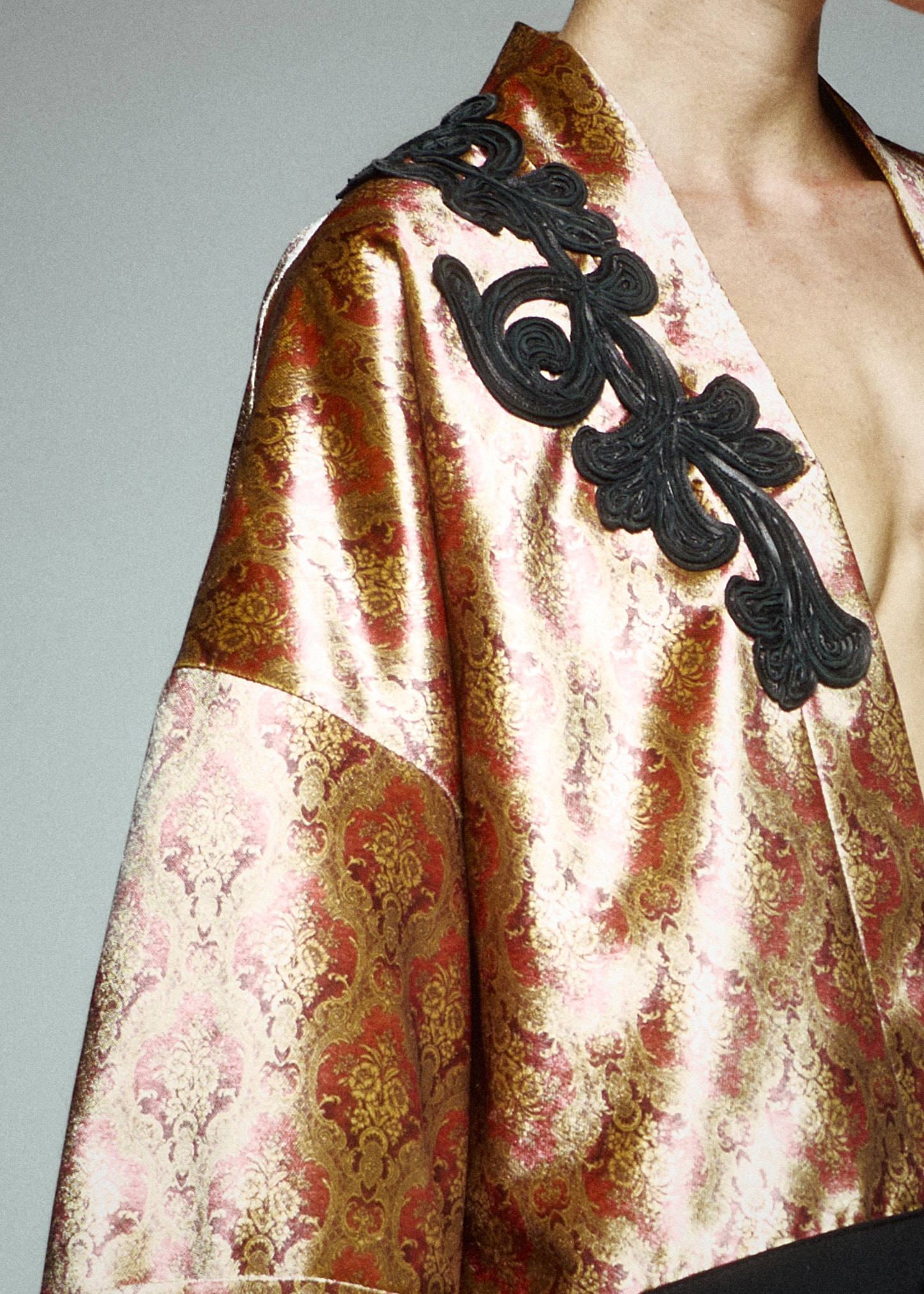 Belden Bağlamalı Omuzu Deri Aplike İşlemeli Ceket 