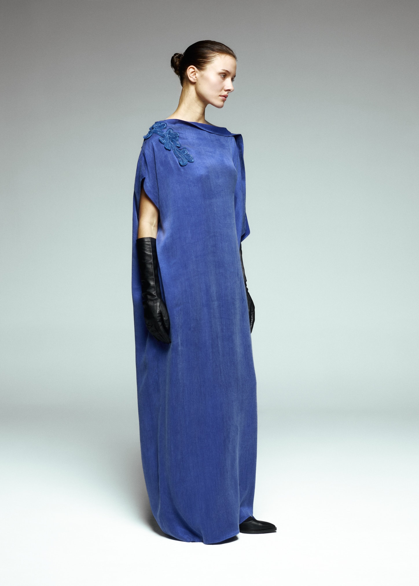 Deri Elişi Çiçek İşlemeli Cupra Uzun Elbise