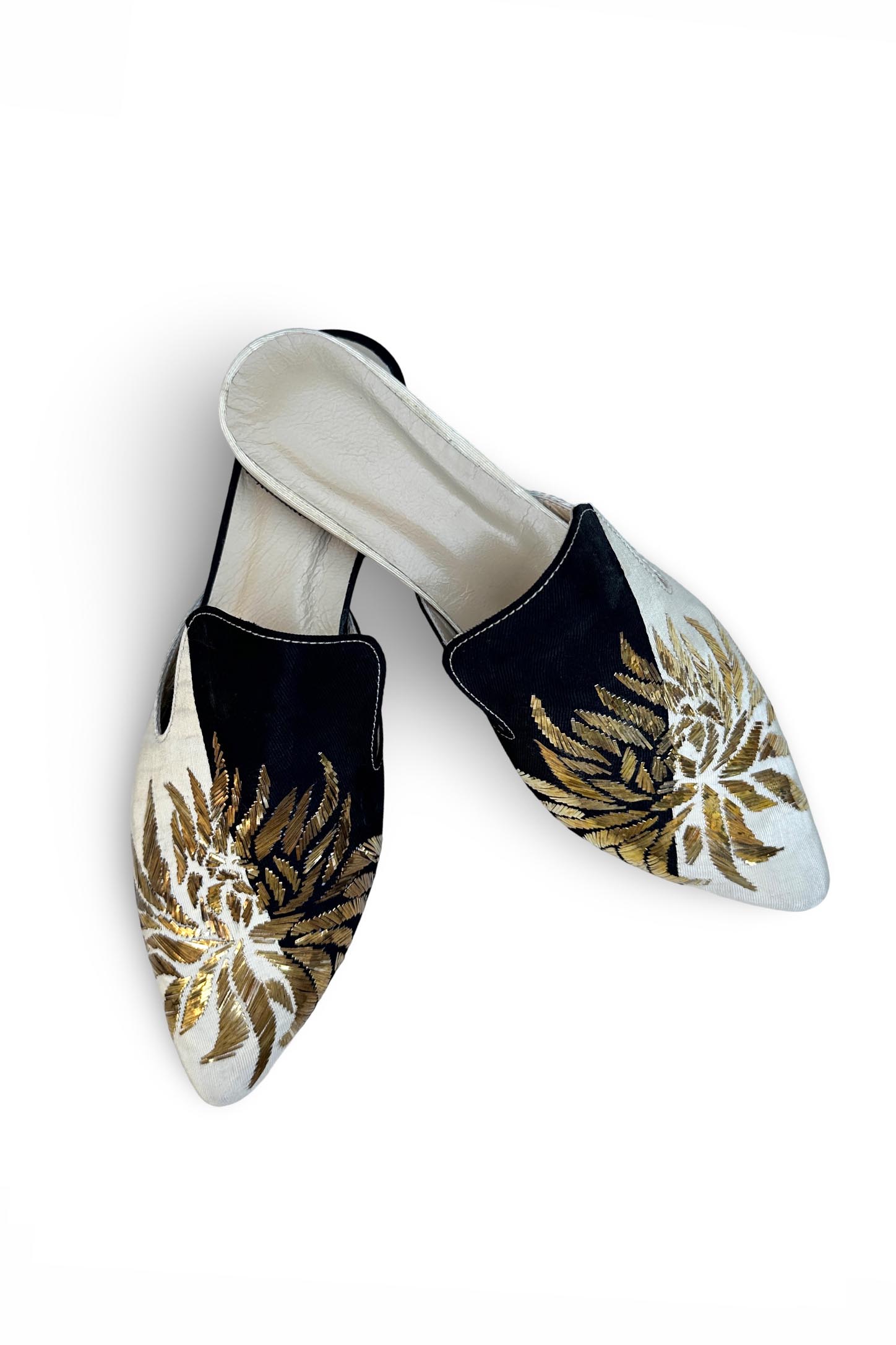 Tel Kırma İşlemeli Terlik