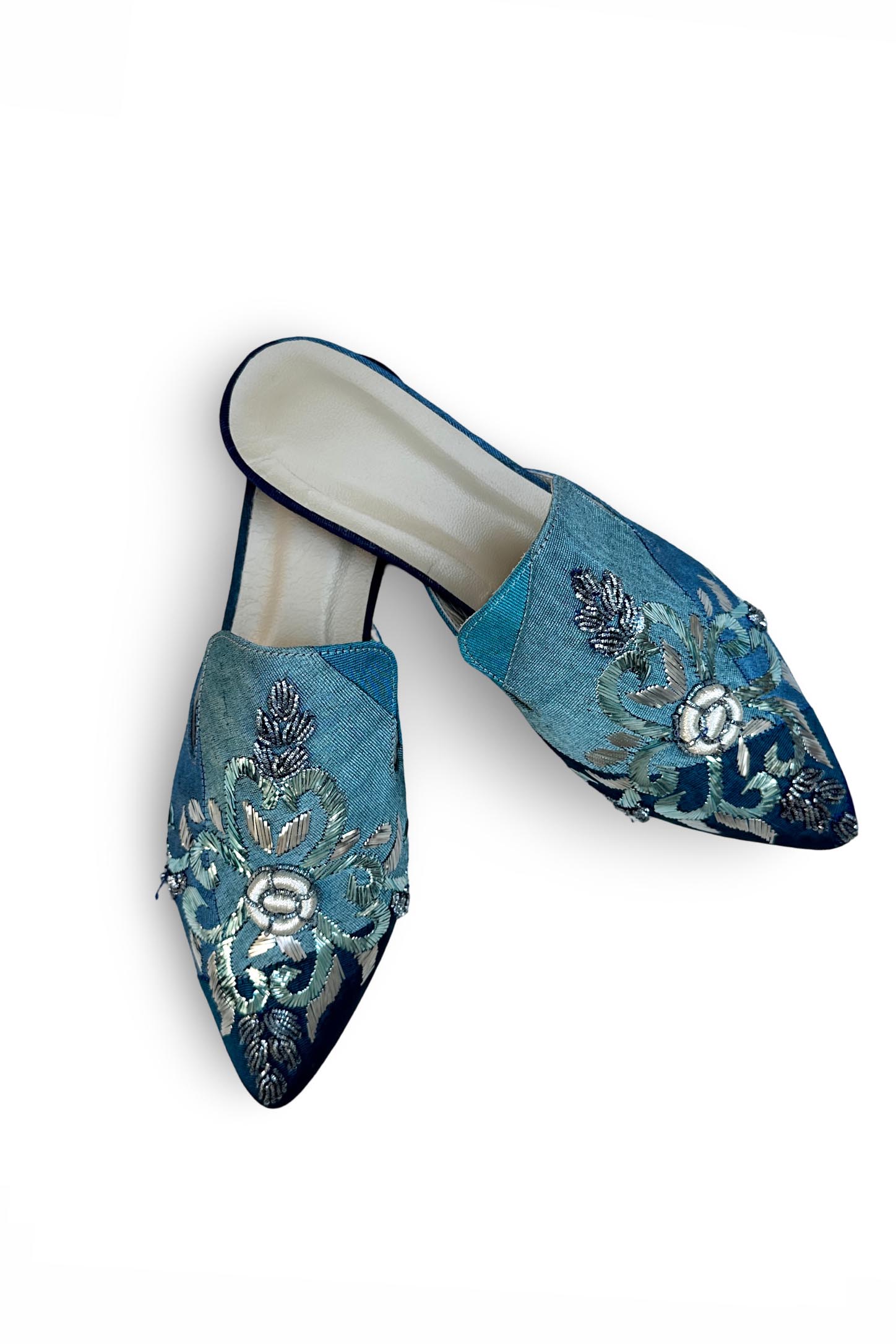 Tel Kırma İşlemeli Terlik