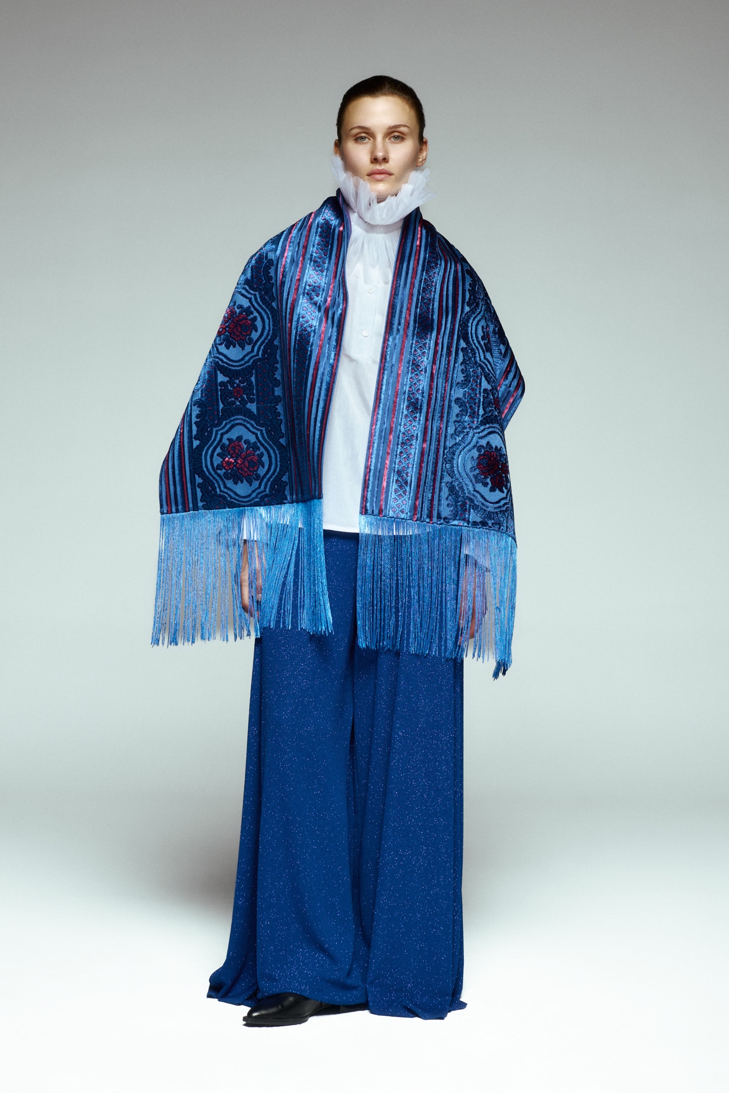 Kabartma Kadife Desenli Püsküllü Şal 