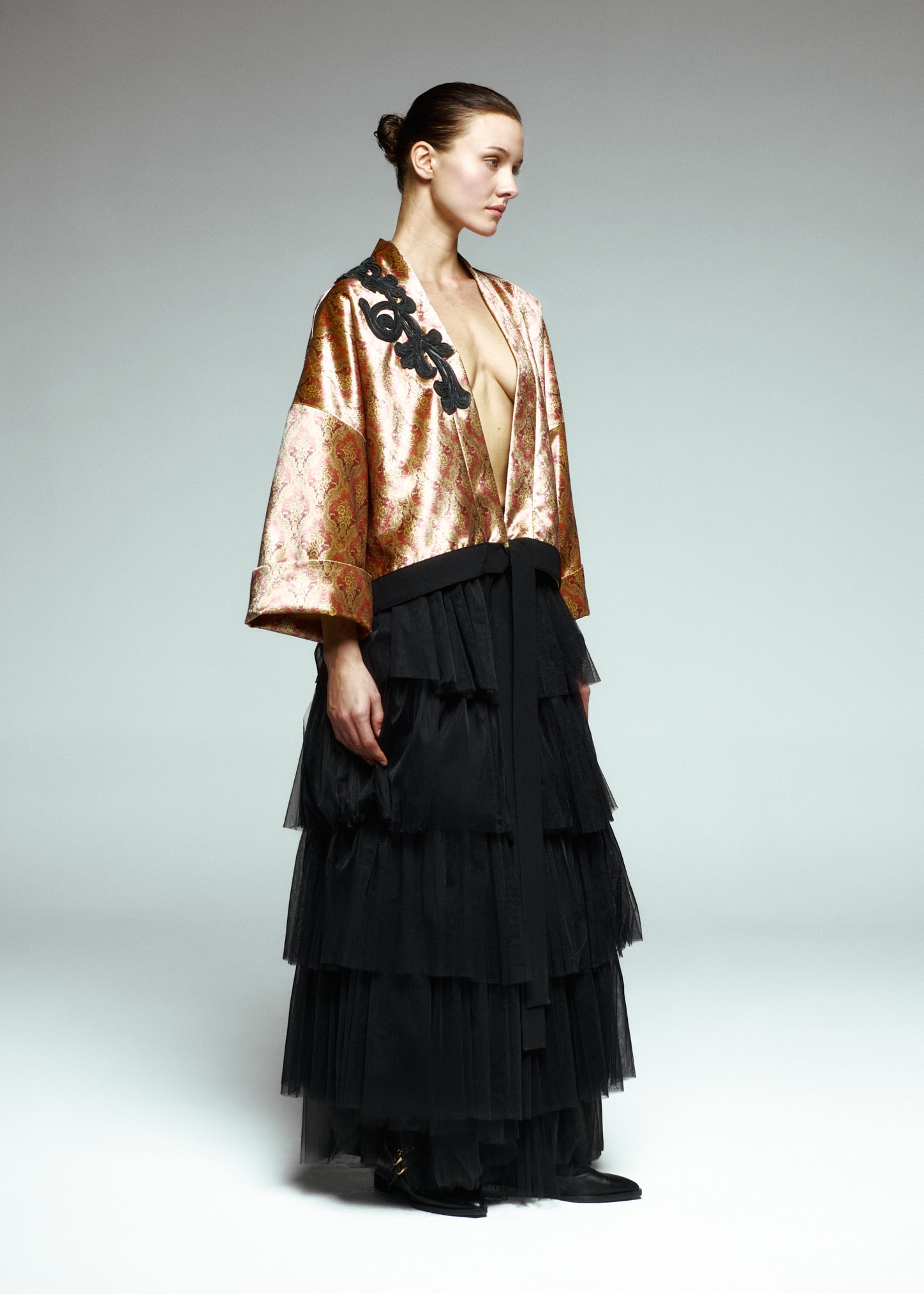 Belden Bağlamalı Omuzu Deri Aplike İşlemeli Ceket 