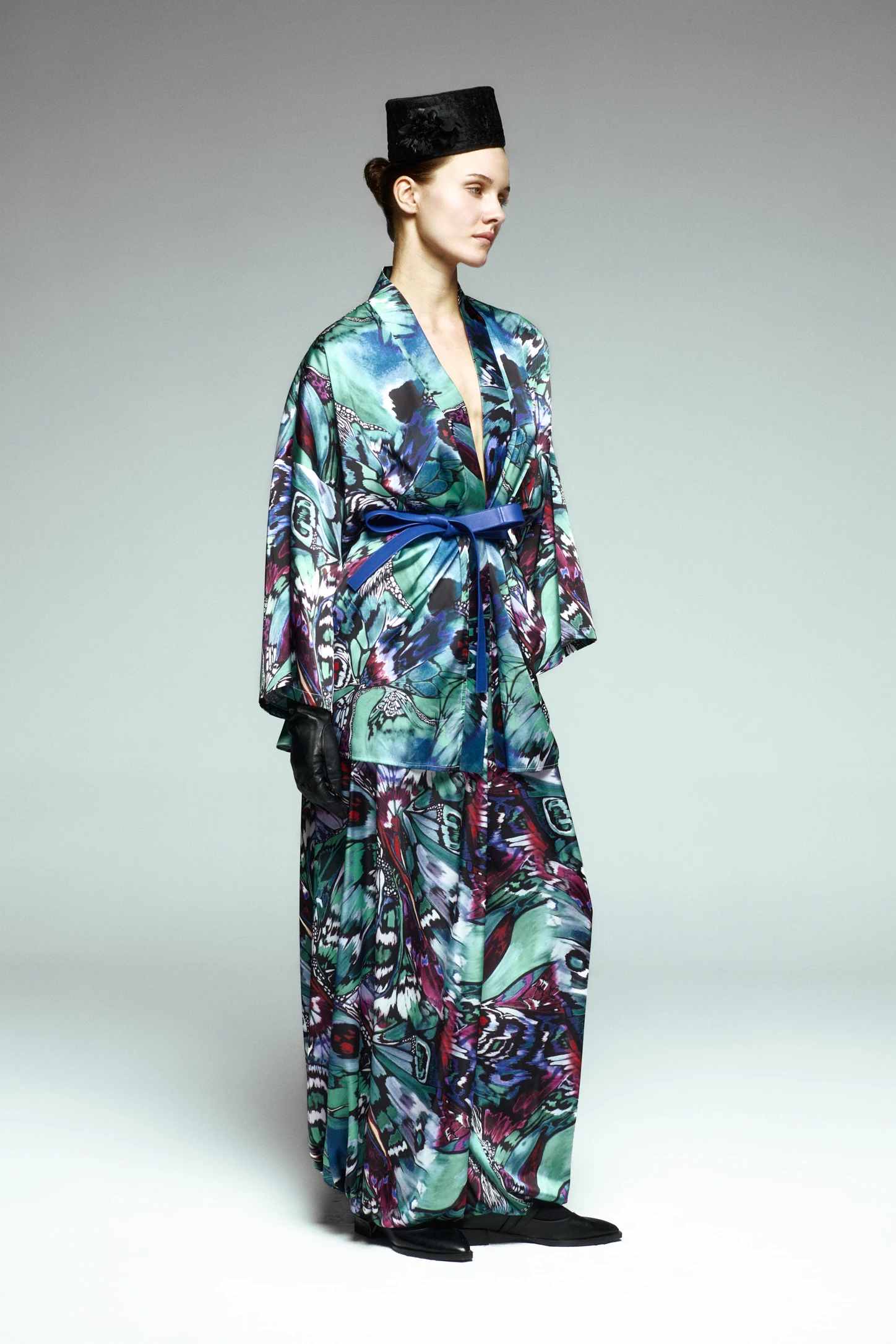 Deri Kemerli Desenli Saten Kaftan 