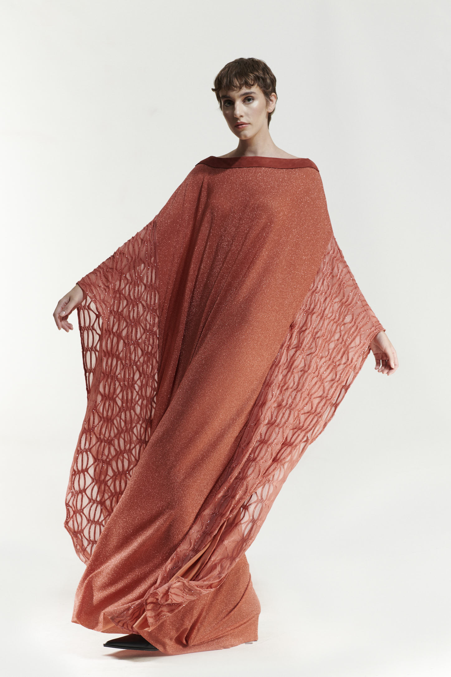 Deri Garnili Işıltılı Salaş Kesim Uzun Elbise