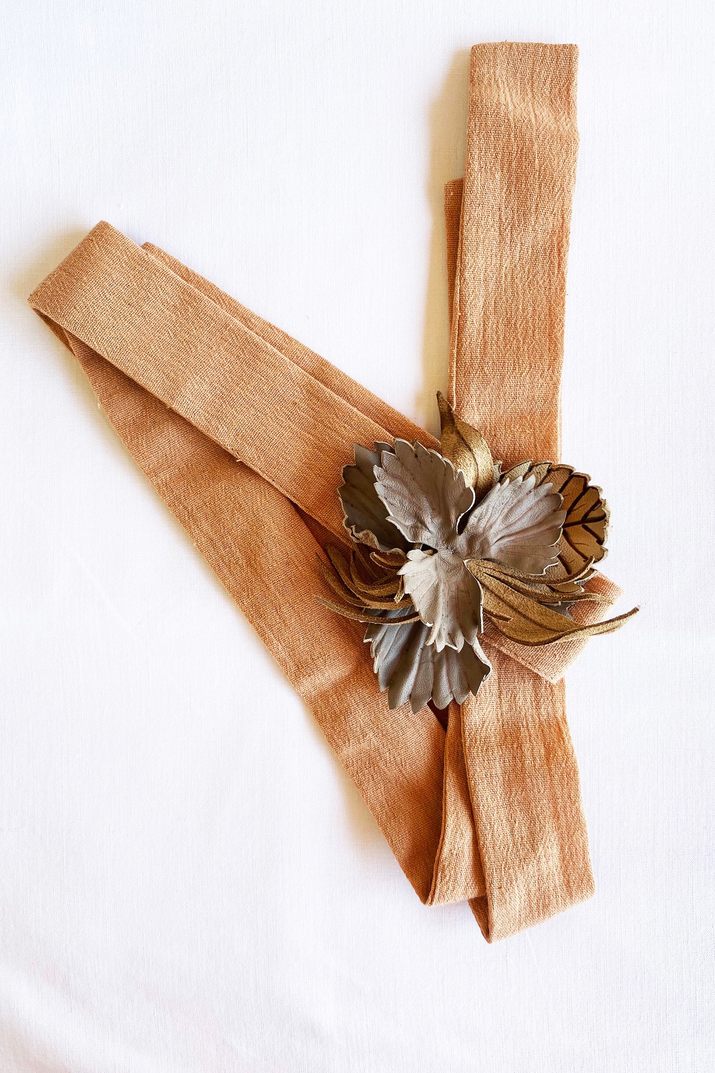 Kumaş üzeri Deri El Yapımı Çiçek-Yaprak işlemeli Saç Bandı