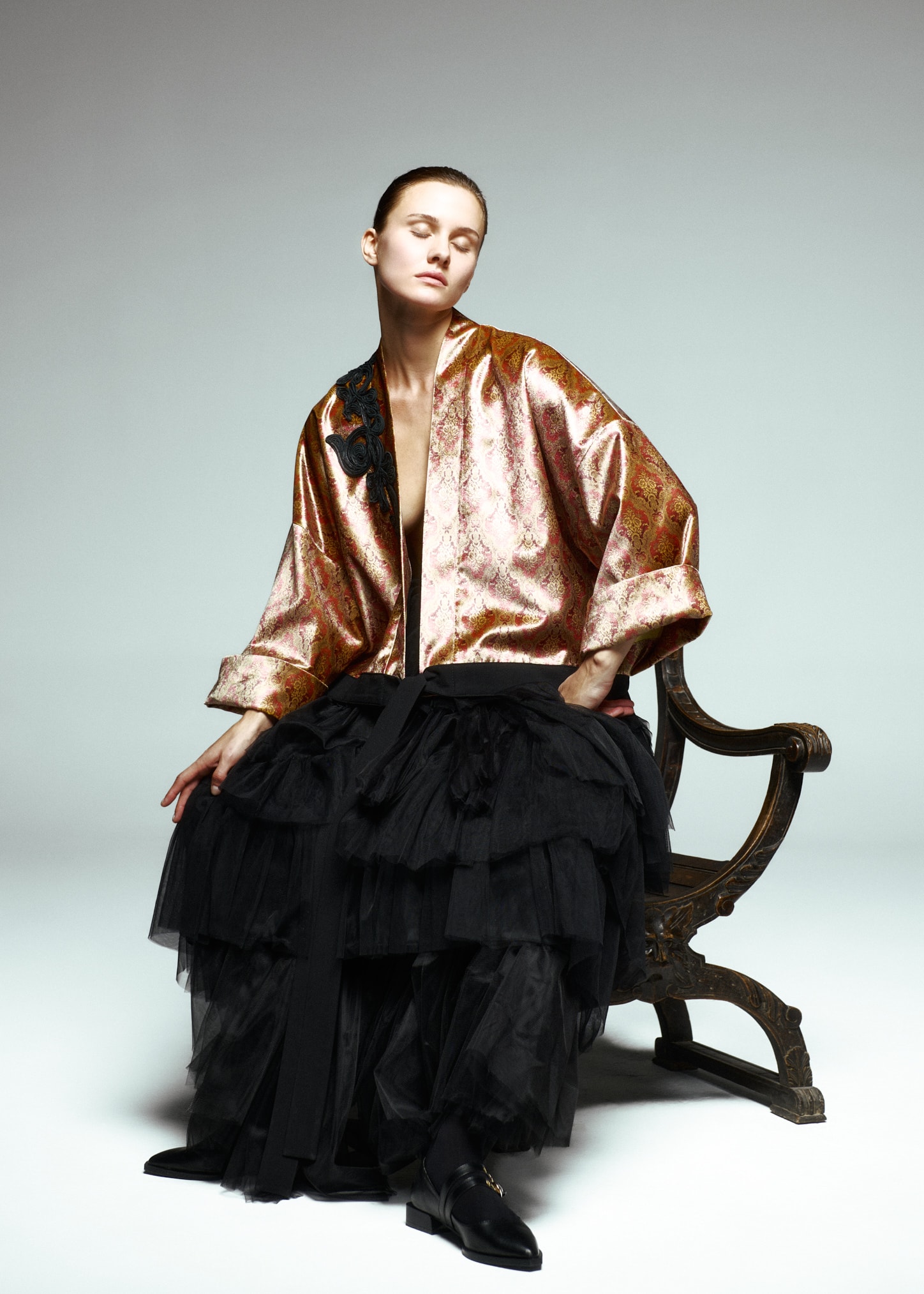 Belden Bağlamalı Omuzu Deri Aplike İşlemeli Ceket 