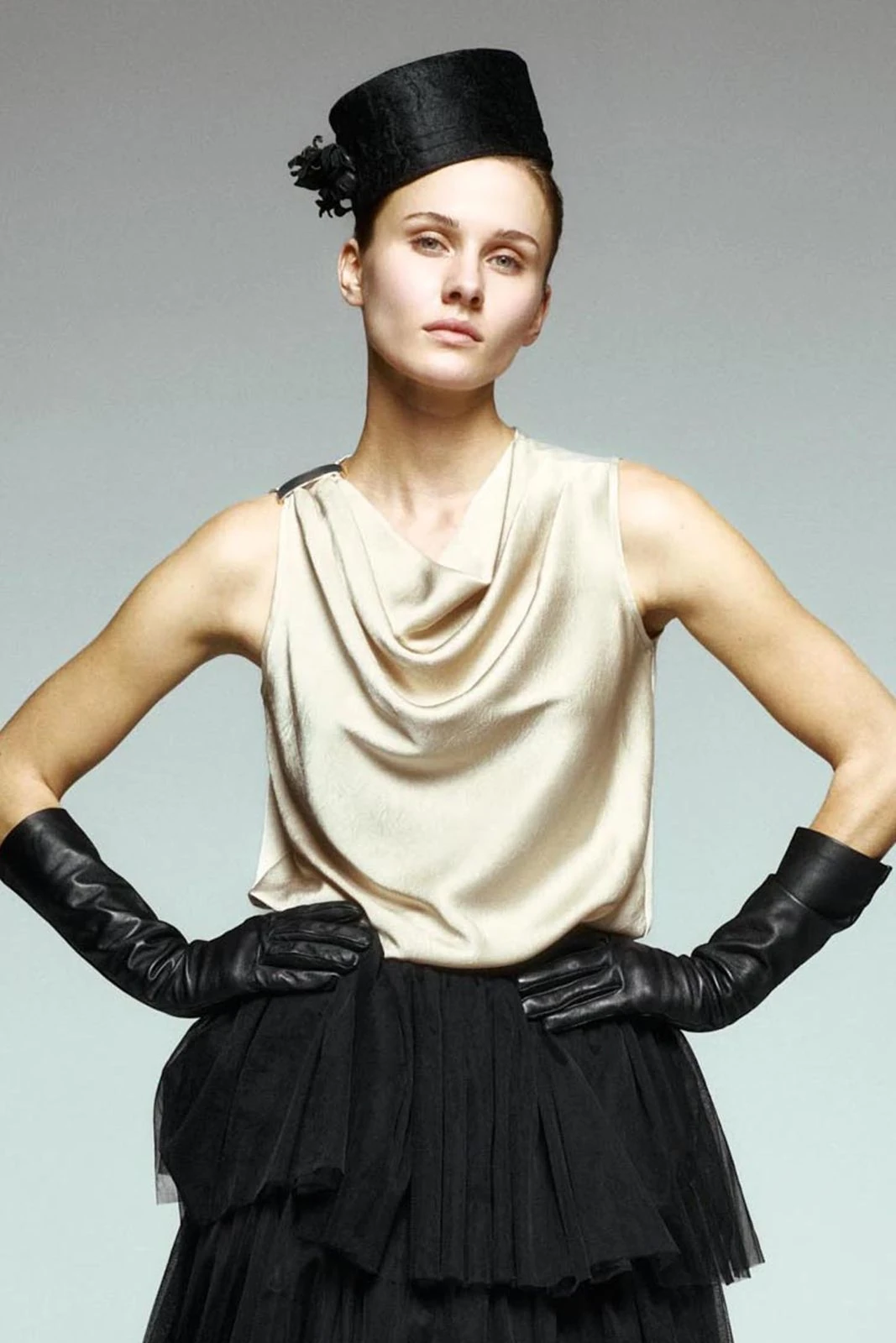 Elişi Deri Çiçek İşlemeli Pillbox Kaşe Şapka-Siyah