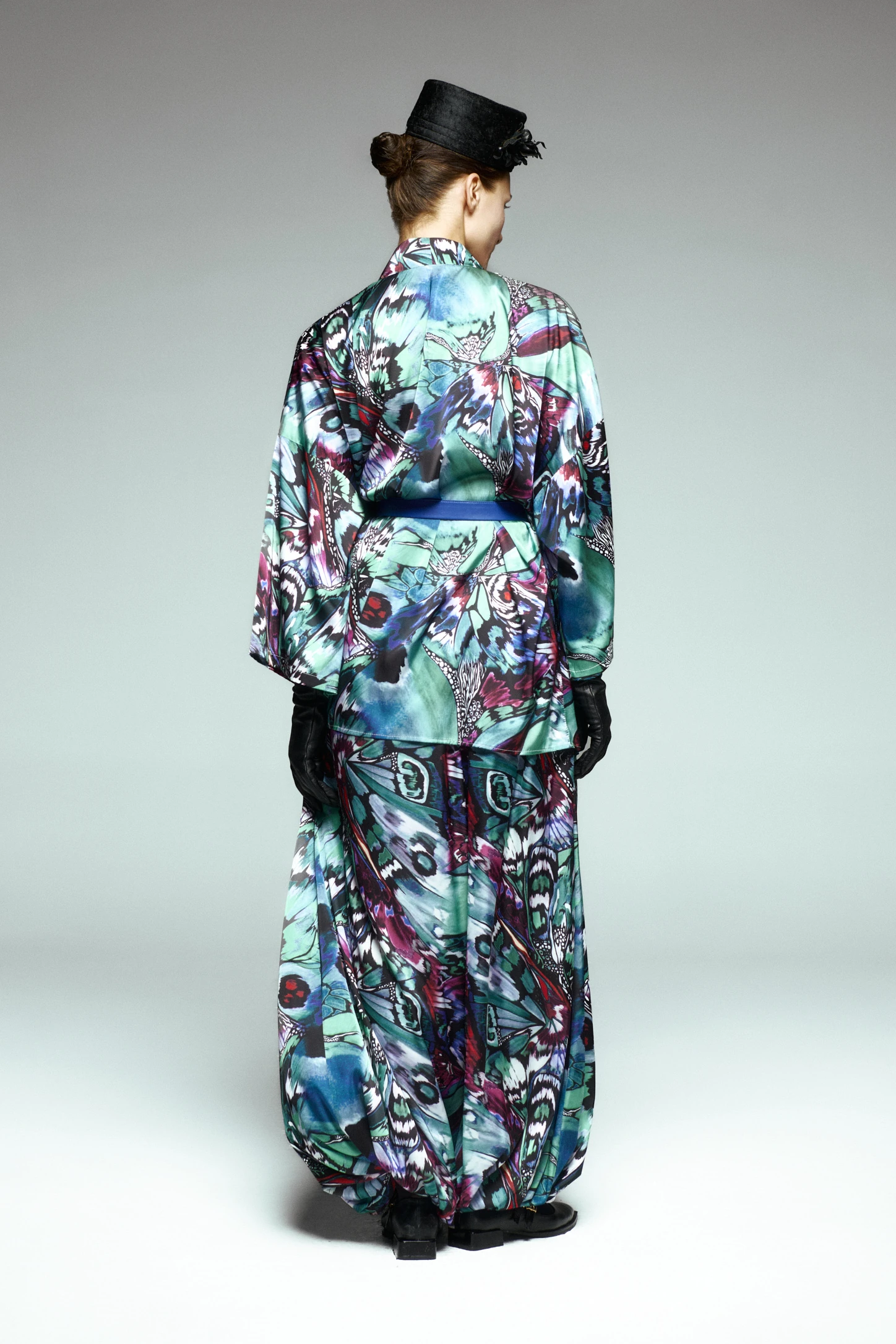 Deri Kemerli Desenli Saten Kaftan 