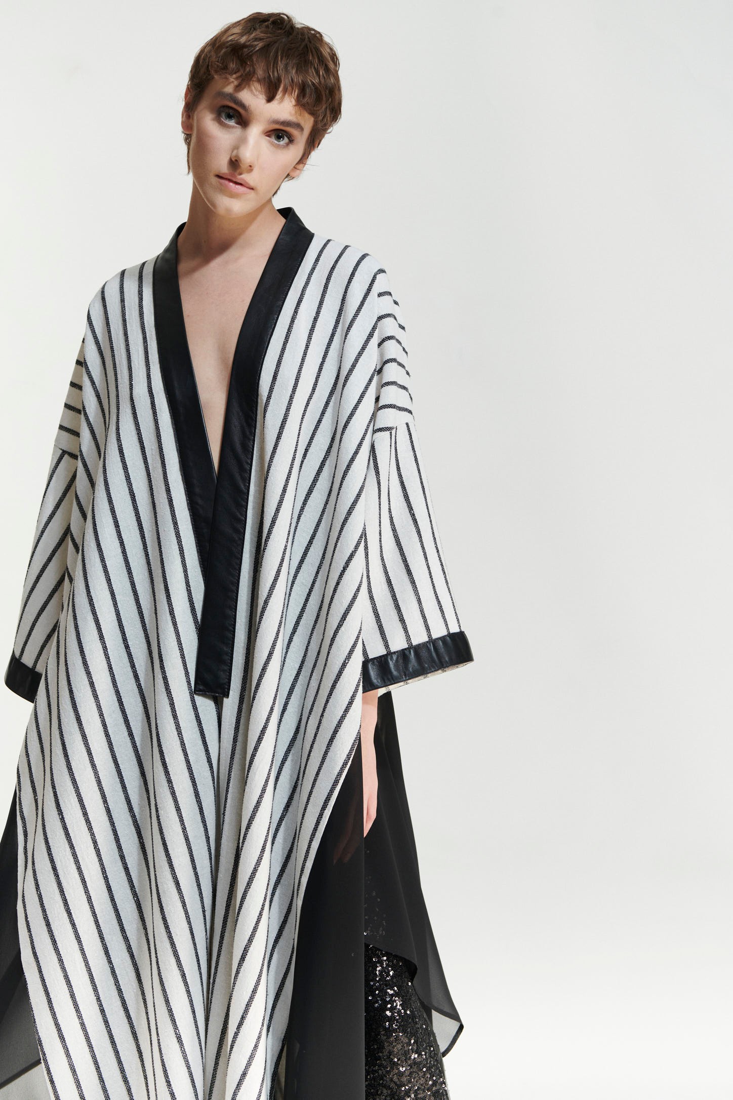 Şifon Ve Deri Garnili Çizgili Desenli Keten Kaftan 