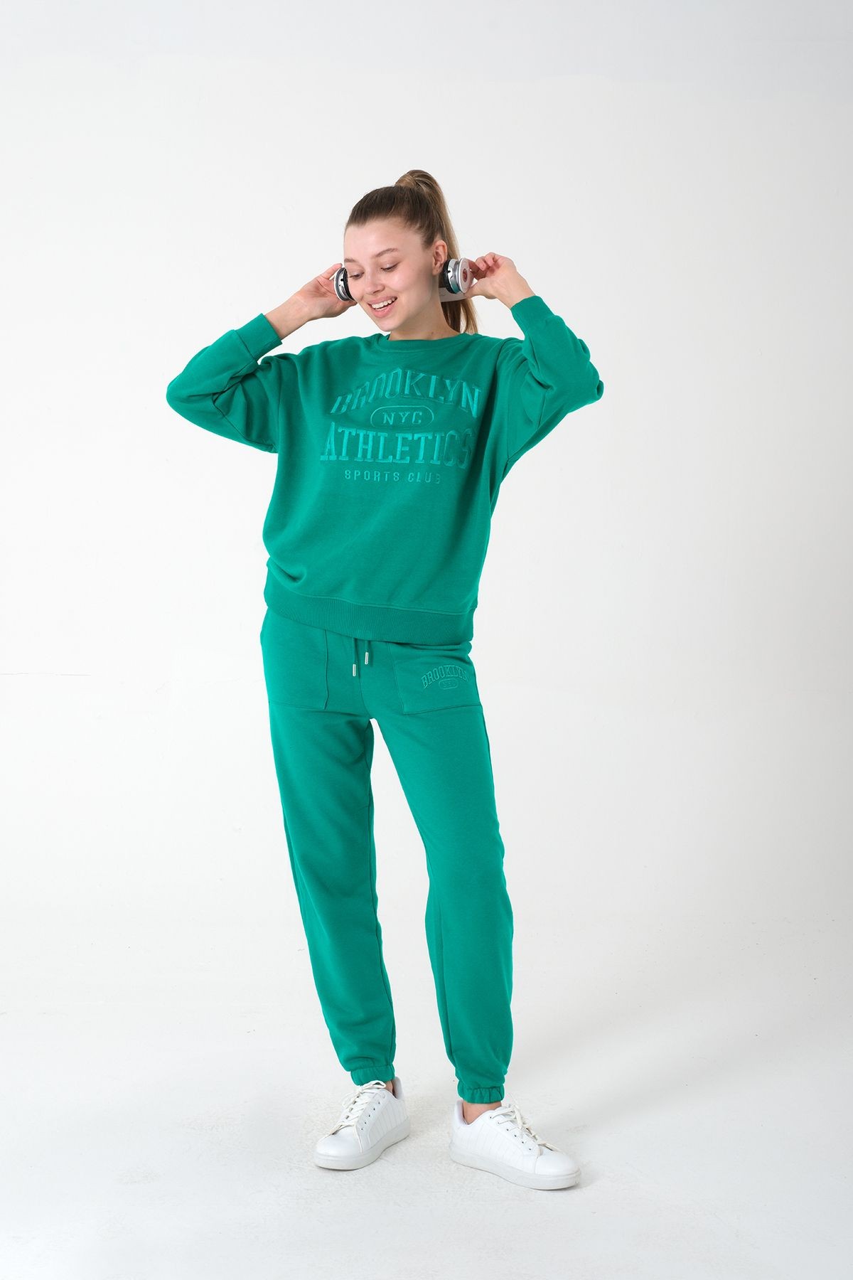 "Brooklyn NYC Atletik Nakışlı Yeşil Sweatshirt - Kadın Günlük Giyim"