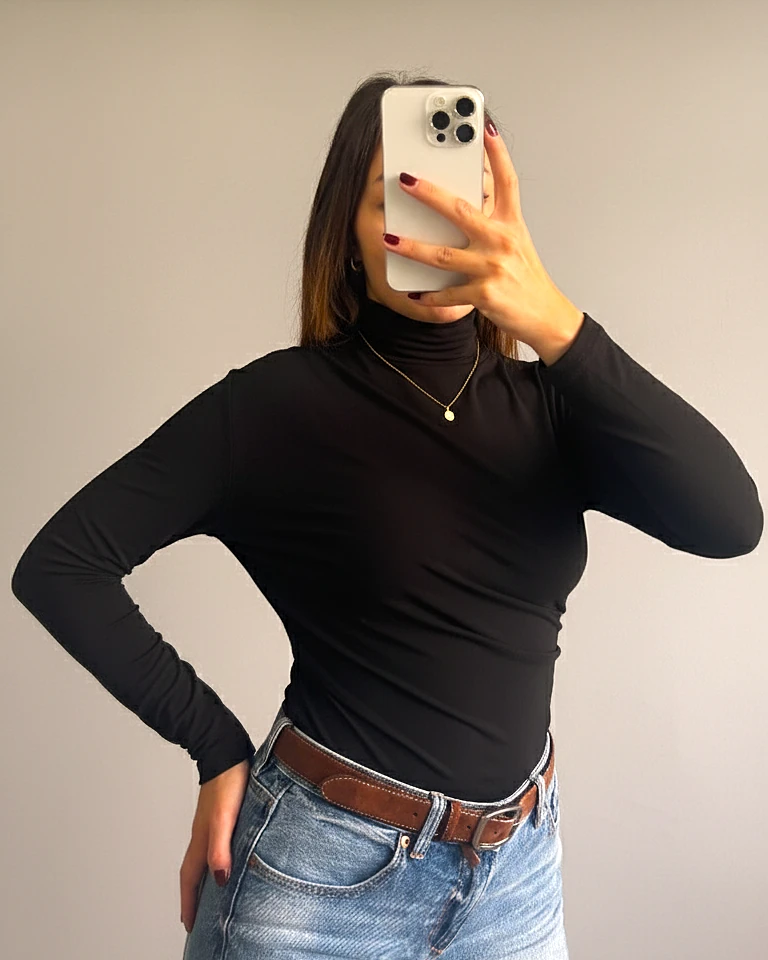 Omuz ve Bel Büzgülü Dik Yaka Bluz