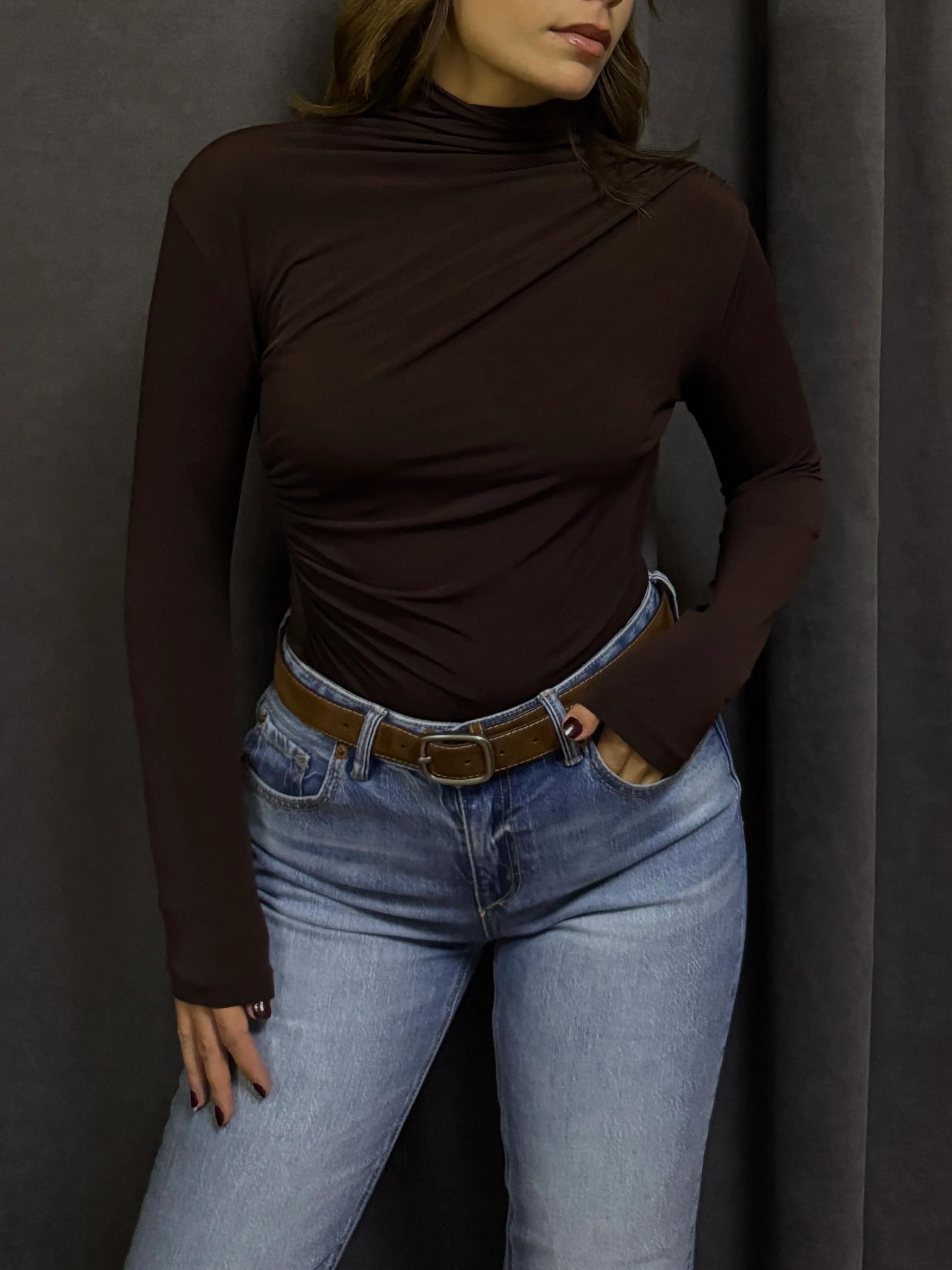 Omuz ve Bel Büzgülü Dik Yaka Bluz - Kahverengi