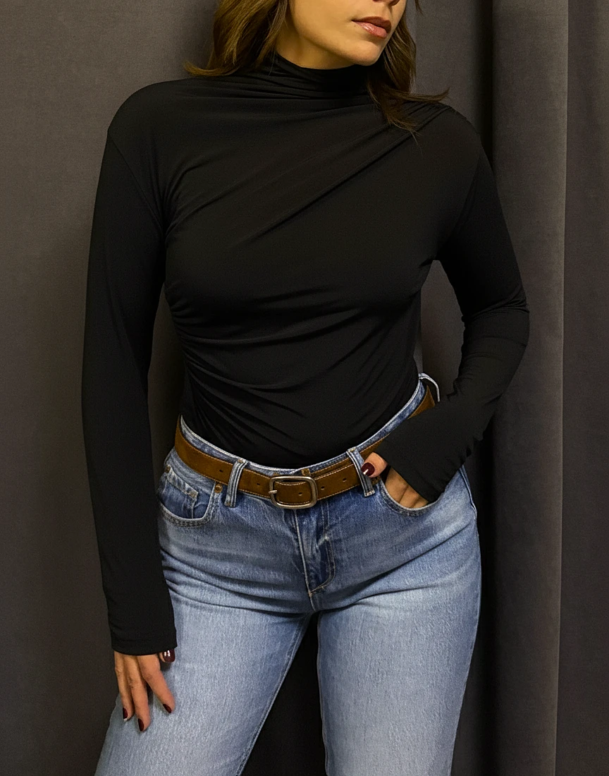 Omuz ve Bel Büzgülü Dik Yaka Bluz - Siyah