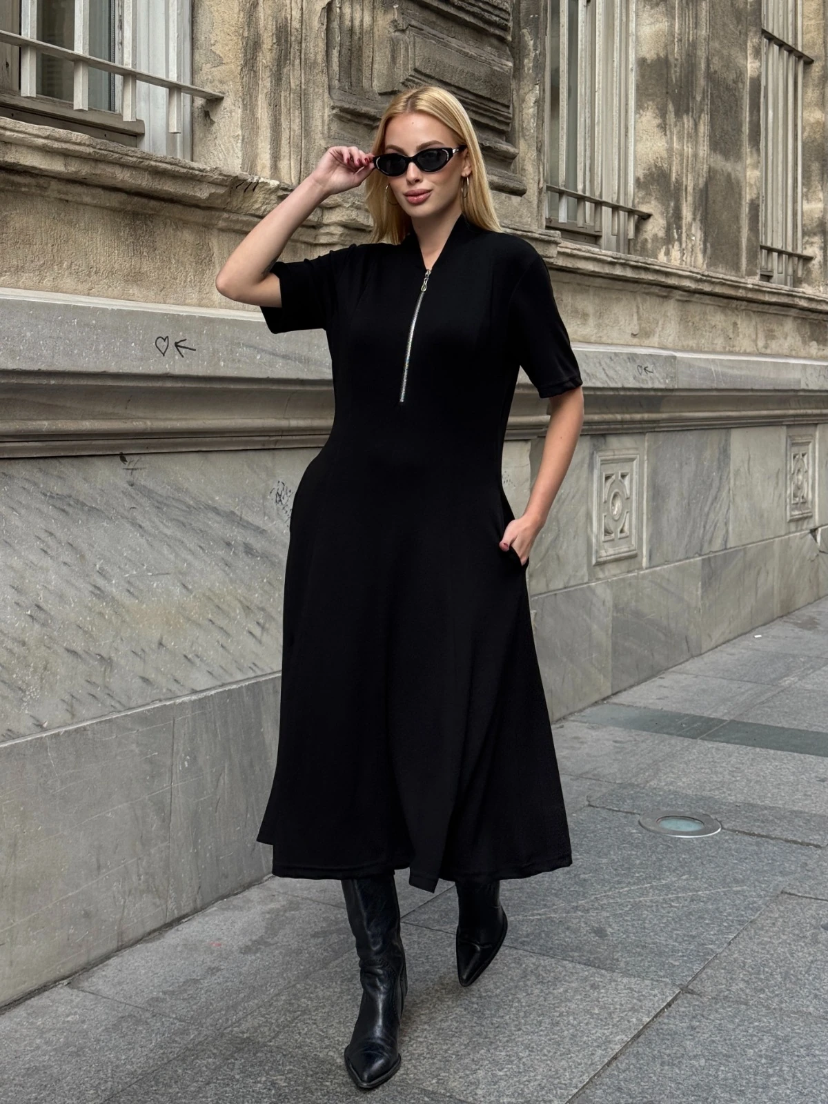 Fermuar Detaylı Kısa Kollu Midi Elbise - Siyah