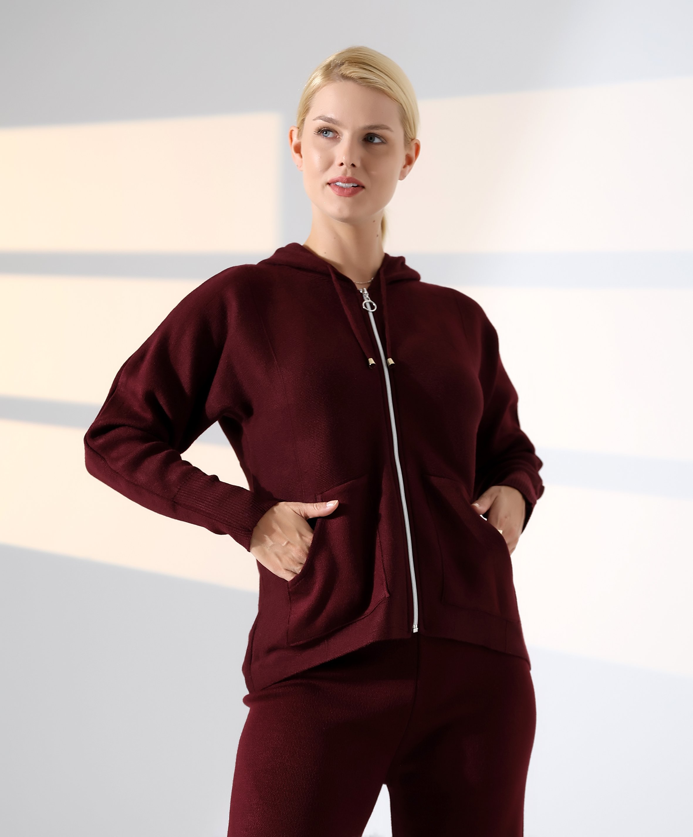 Spor Şıklığı Kapüşonlu Triko Takım