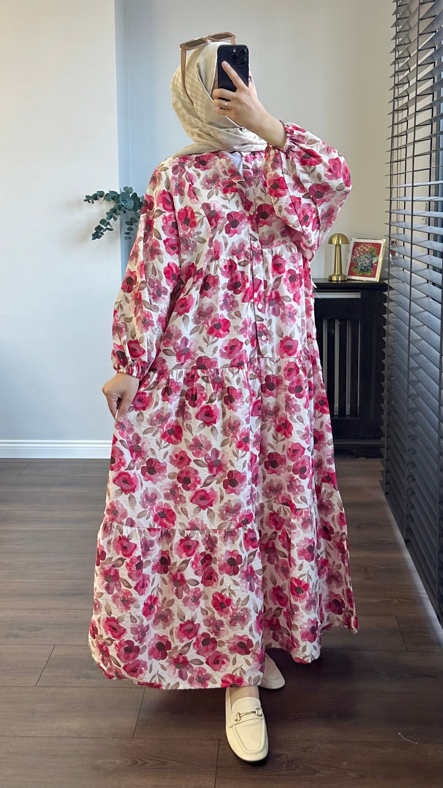 PEMBE ÇİÇEKLİ ELBİSE